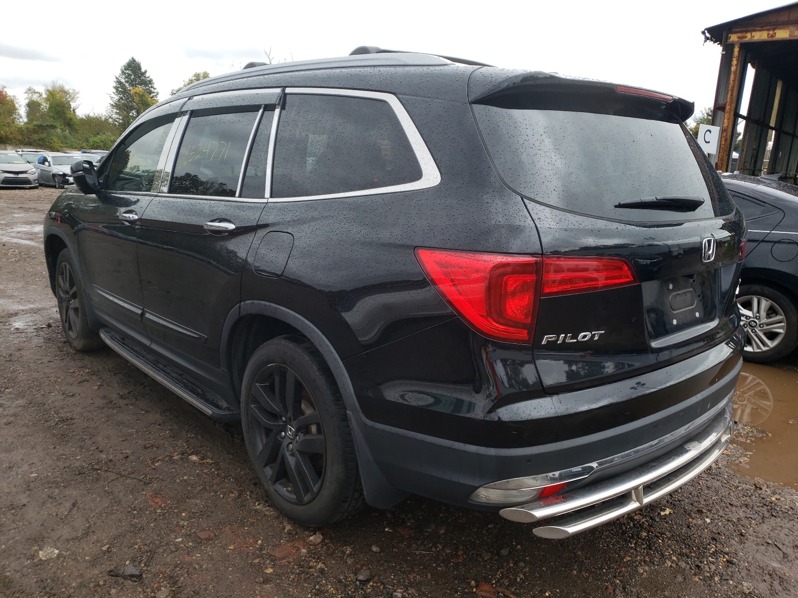 Photo 3 from auction – 2017 HONDA PILOT TOUR with VIN 5FNYF6H97HB040628