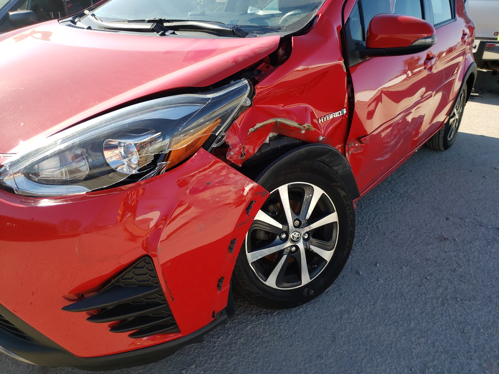Photo 9 from auction – 2018 TOYOTA PRIUS C with VIN JTDKDTB33J1602862