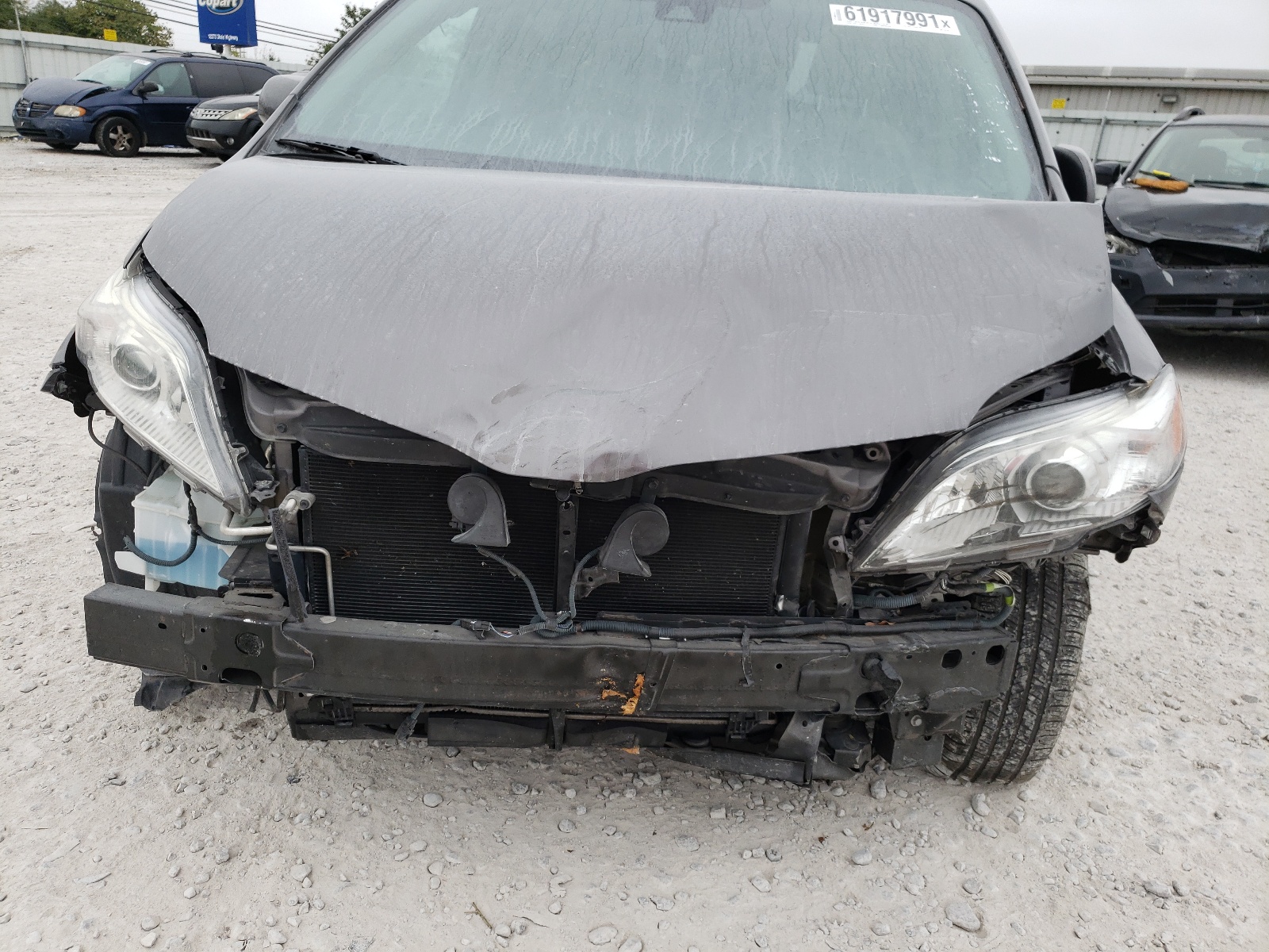 Photo 9 from auction – 2018 TOYOTA SIENNA XLE with VIN 5TDKZ3DC0JS904806