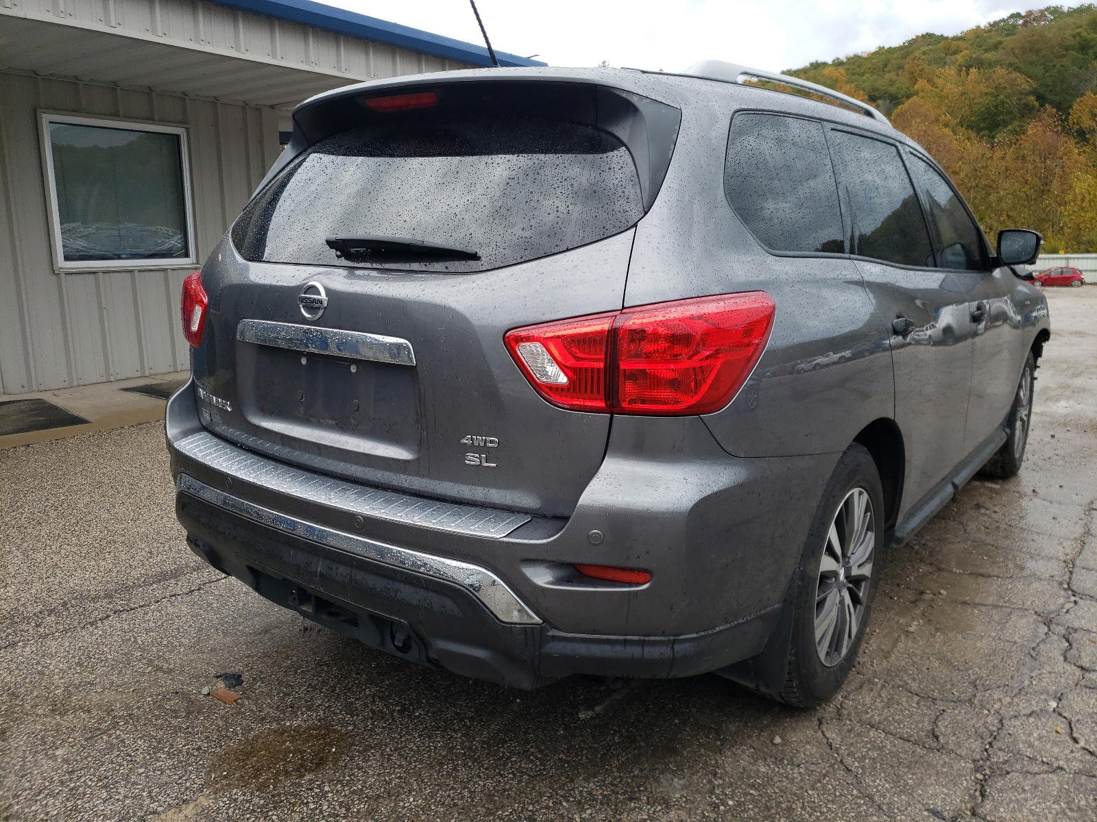 Photo 4 from auction – 2017 NISSAN PATHFINDER with VIN 5N1DR2MM2HC636621