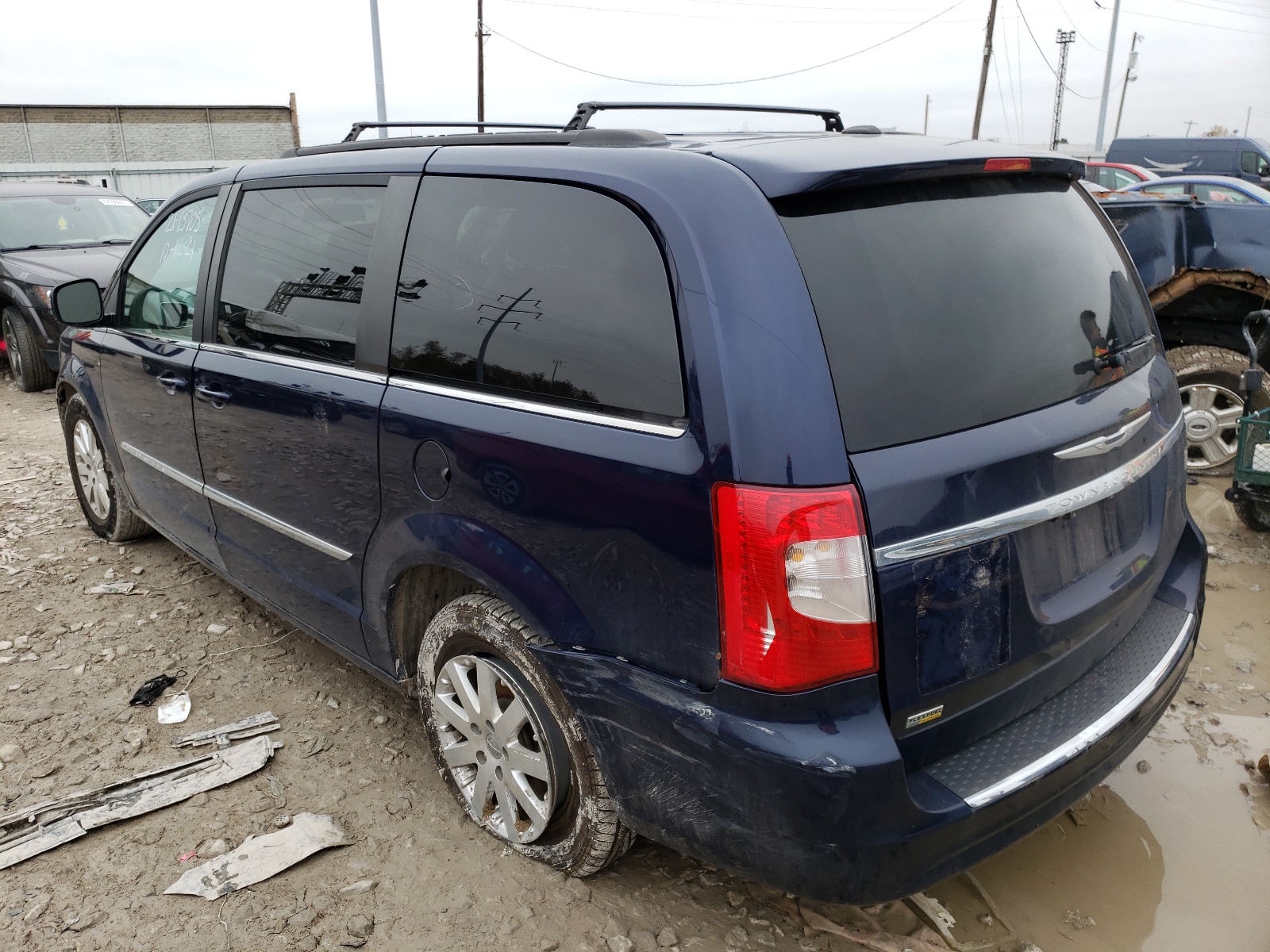 Photo 3 from auction – 2016 CHRYSLER TOWN & COU with VIN 2C4RC1BG3GR157956