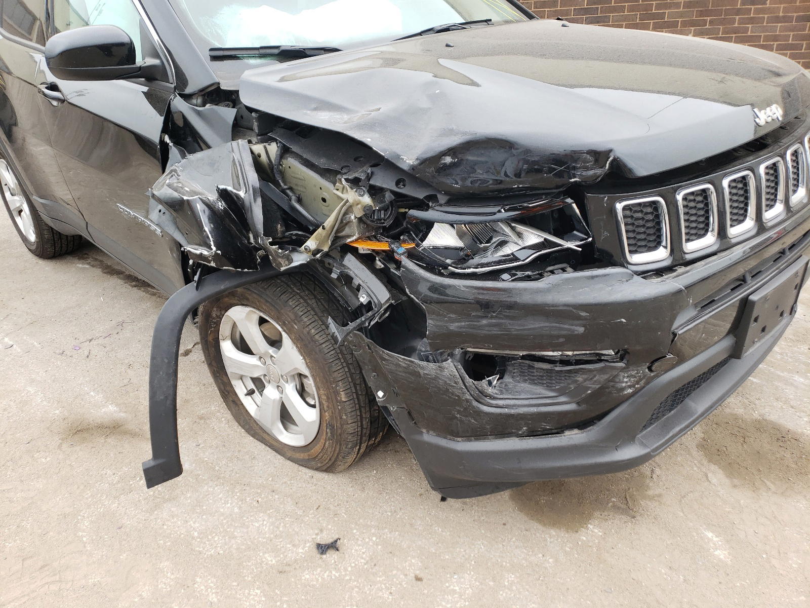 Photo 9 from auction – 2020 JEEP COMPASS LA with VIN 3C4NJDBB3LT115935
