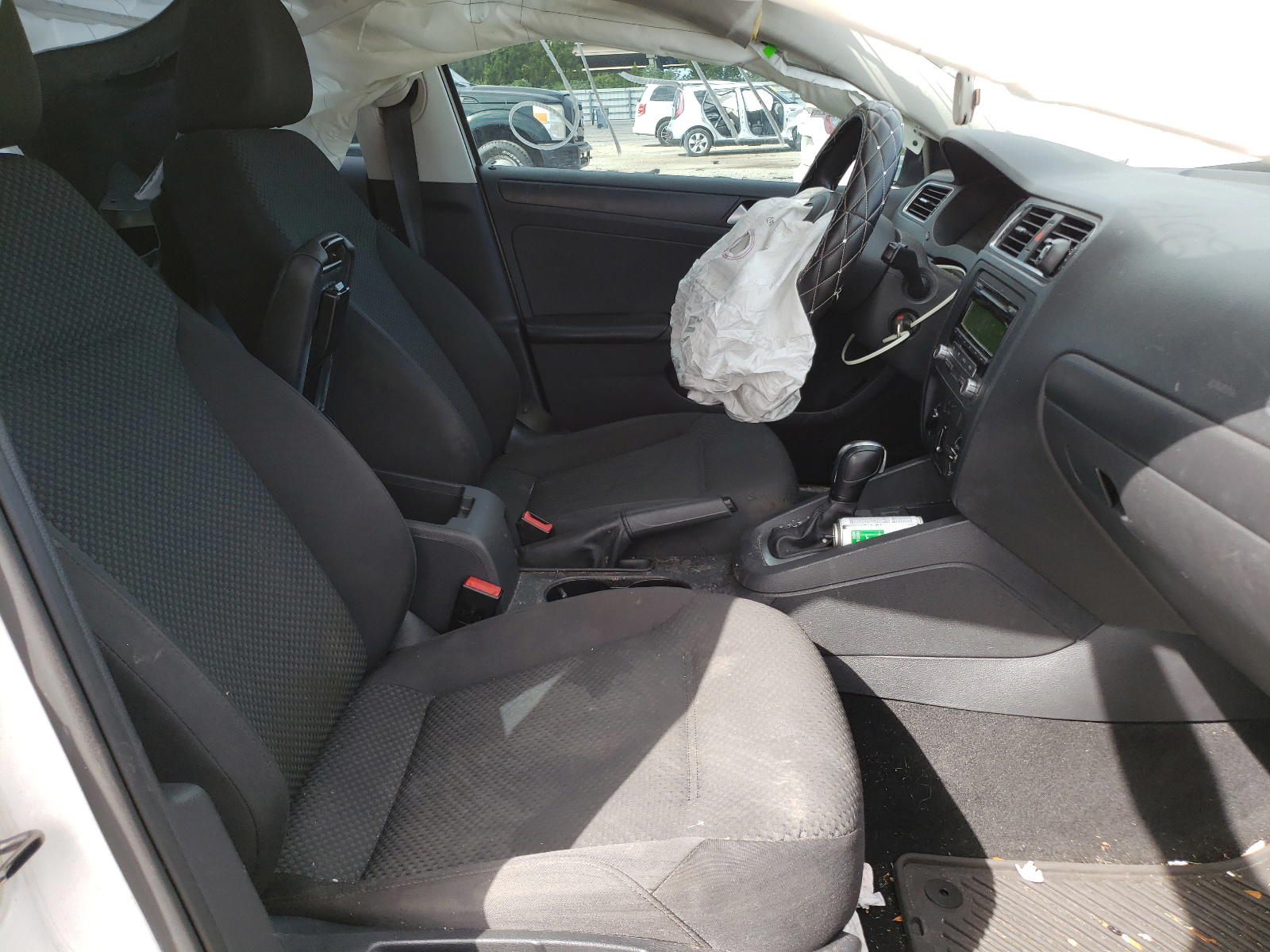 Photo 5 from auction – 2014 VOLKSWAGEN JETTA BASE with VIN 3VW2K7AJ4EM375314