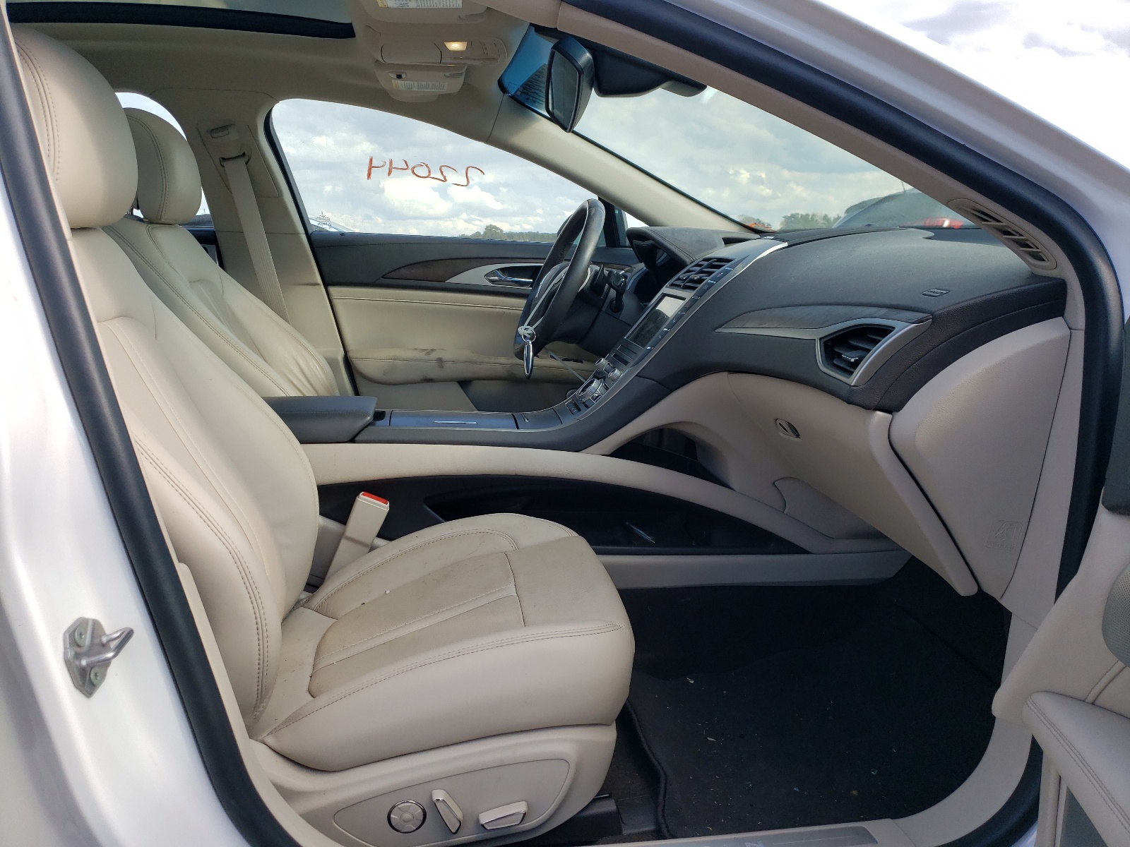 Photo 5 from auction – 2019 LINCOLN MKZ RESERV with VIN 3LN6L5E96KR601952