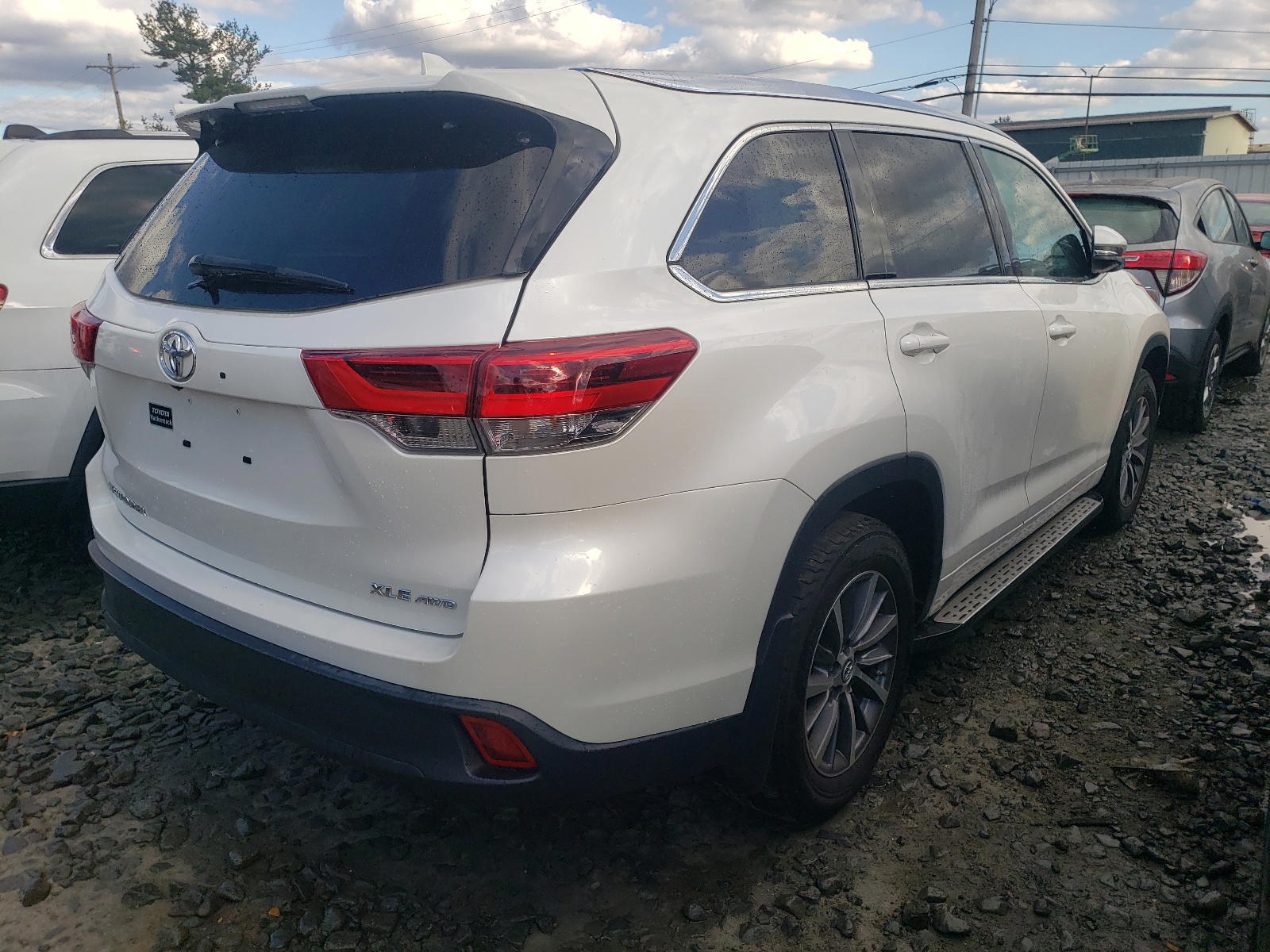 Photo 4 from auction – 2018 TOYOTA HIGHLANDER with VIN 5TDJZRFH7JS868202