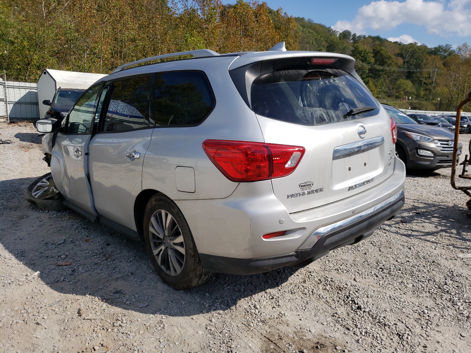 Photo 3 from auction – 2019 NISSAN PATHFINDER with VIN 5N1DR2MM4KC580656