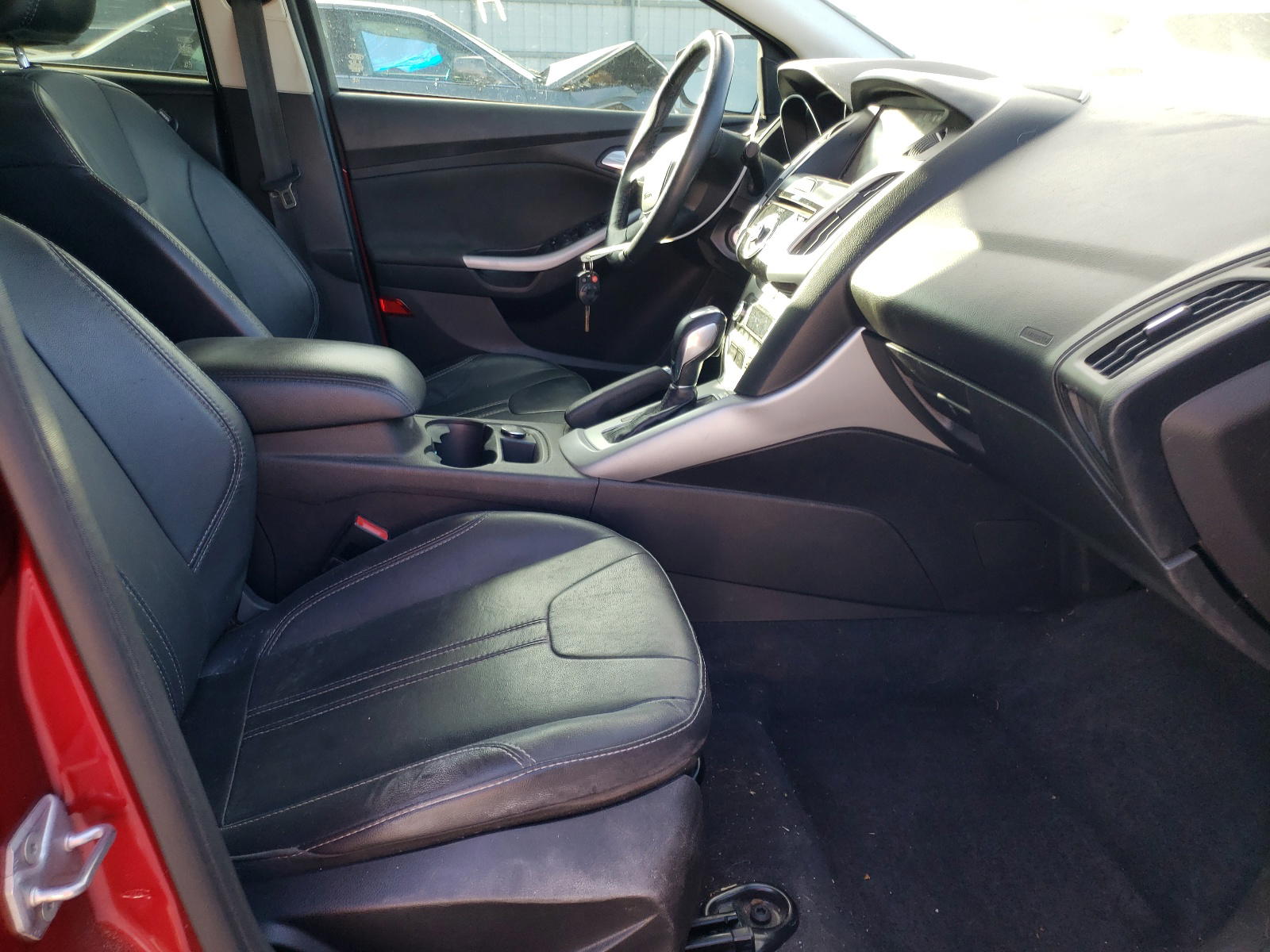 Photo 5 from auction – 2014 FORD FOCUS SE with VIN 1FADP3F27EL176577