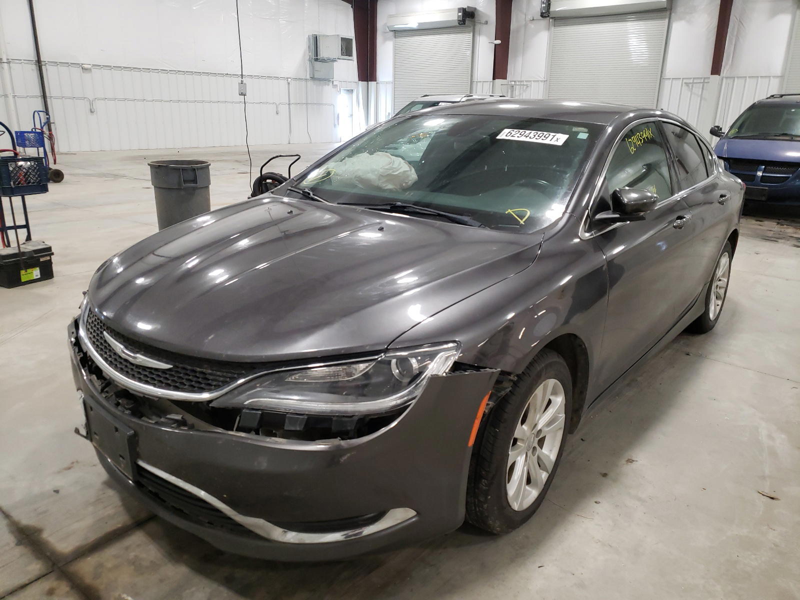 Photo 2 from auction – 2015 CHRYSLER 200 LIMITE with VIN 1C3CCCAB2FN733379