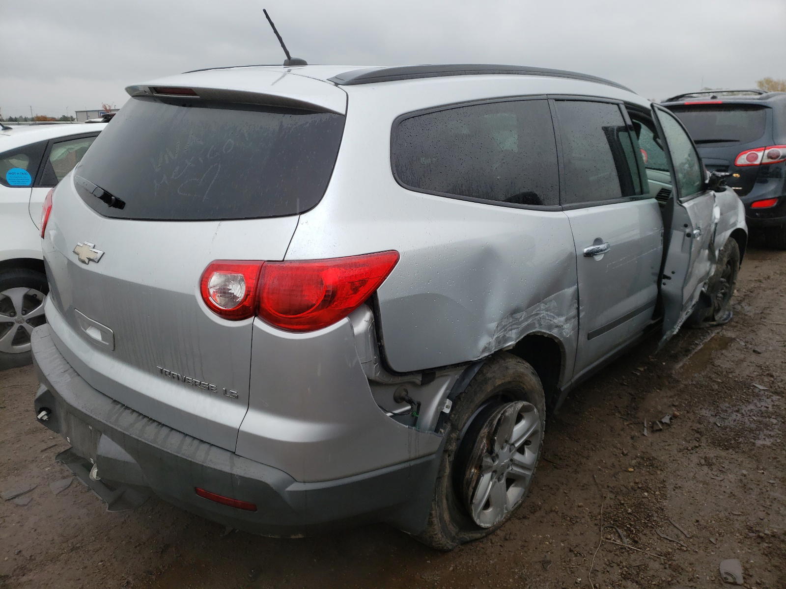 Photo 4 from auction – 2012 CHEVROLET TRAVERSE L with VIN 1GNKREED4CJ374902