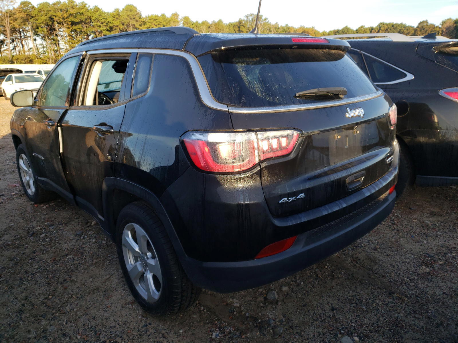 Photo 3 from auction – 2018 JEEP COMPASS LA with VIN 3C4NJDBB2JT366393
