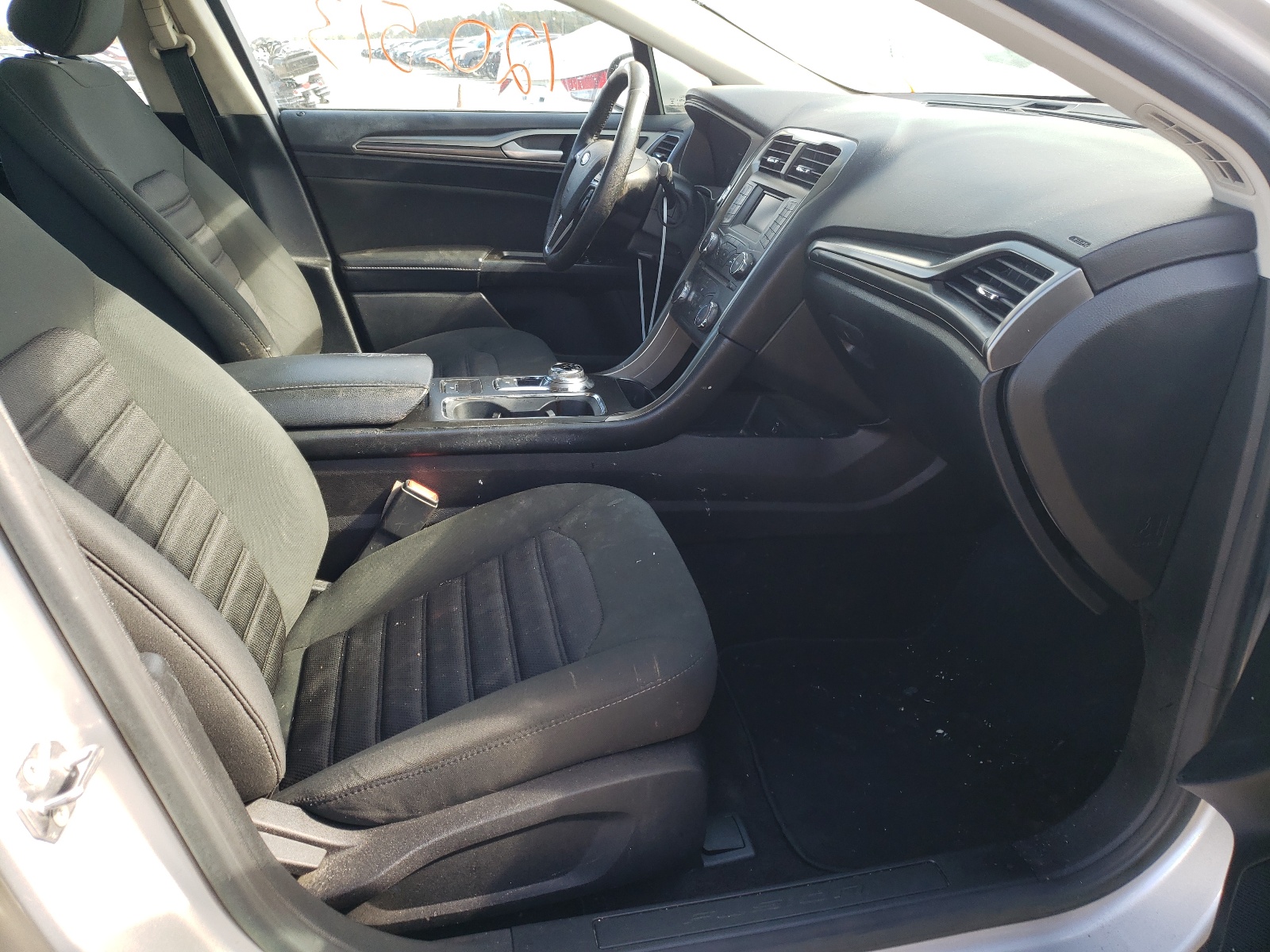 Photo 5 from auction – 2017 FORD FUSION S with VIN 3FA6P0G73HR189057