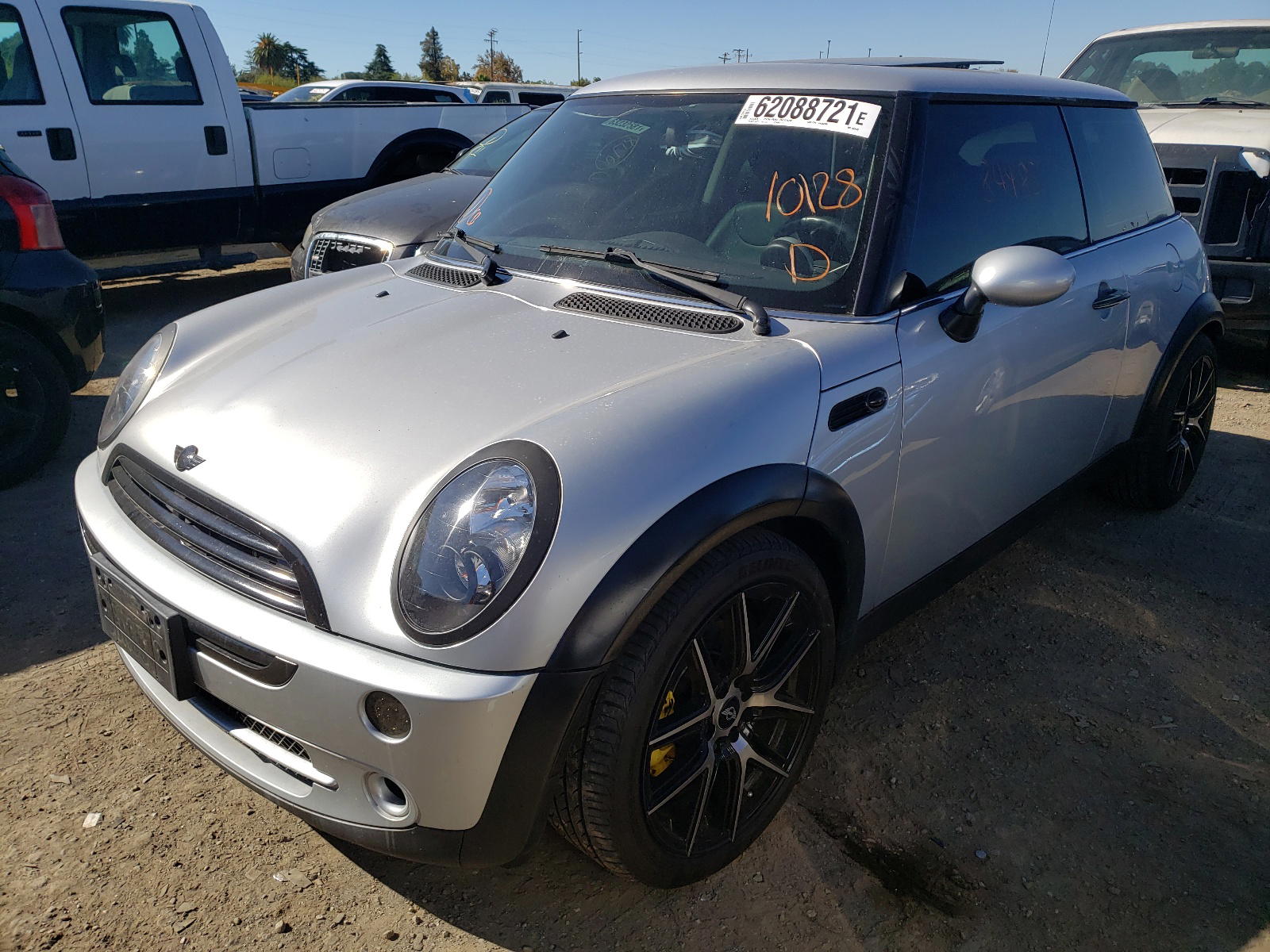 Photo 2 from auction – 2005 MINI COOPER with VIN WMWRC33595TK62139