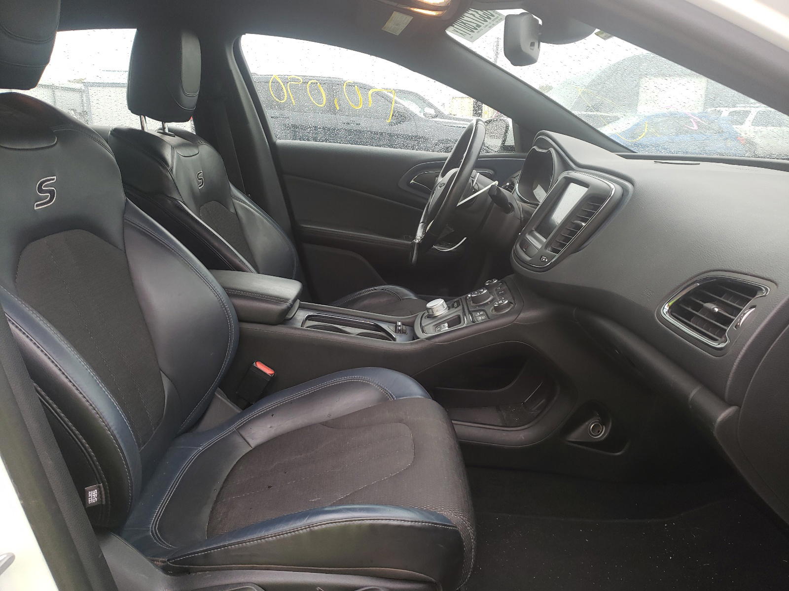 Photo 5 from auction – 2015 CHRYSLER 200 S with VIN 1C3CCCBG5FN542937