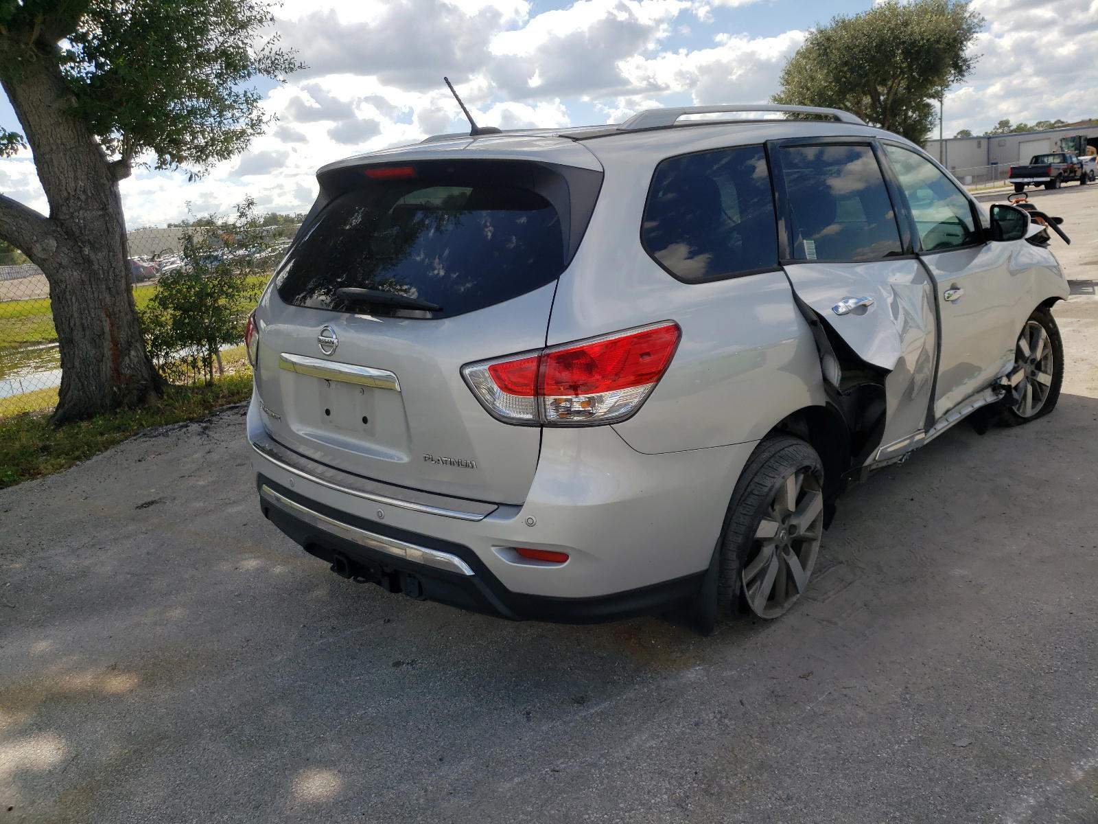 Photo 4 from auction – 2015 NISSAN PATHFINDER with VIN 5N1AR2MN9FC701117