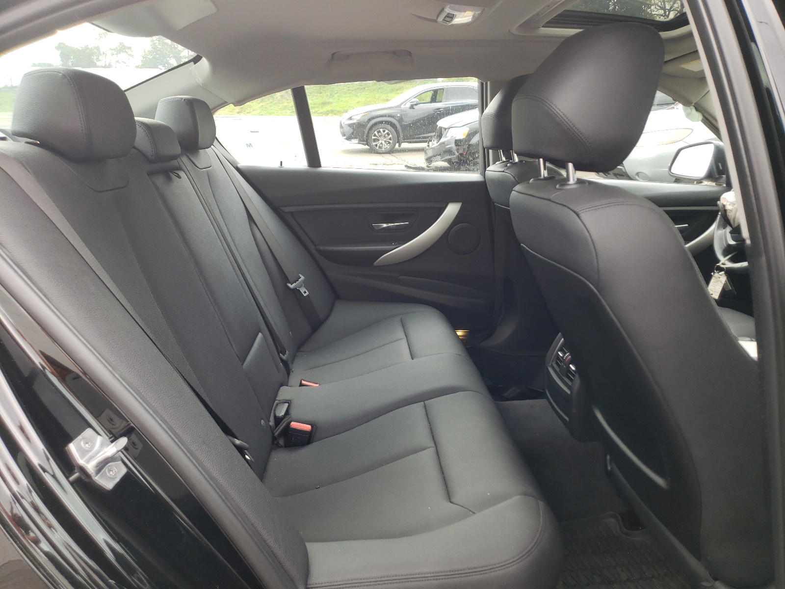 Photo 6 from auction – 2017 BMW 320 XI with VIN WBA8A3C37HA066944
