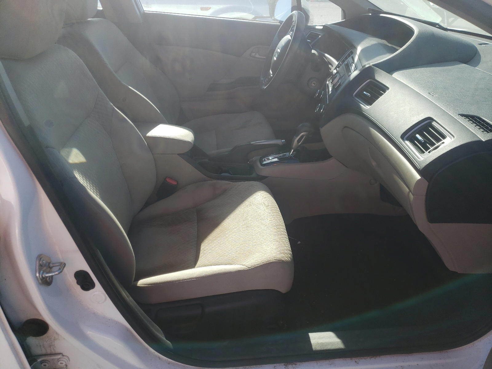 Photo 5 from auction – 2014 HONDA CIVIC LX with VIN 19XFB2F53EE071677
