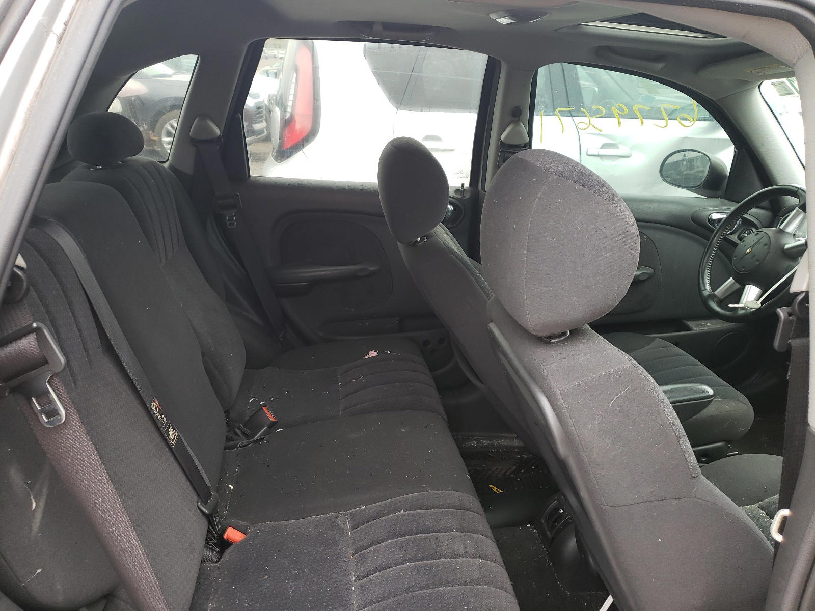 Photo 6 from auction – 2004 CHRYSLER PT CRUISER with VIN 3C4FY58B94T286154