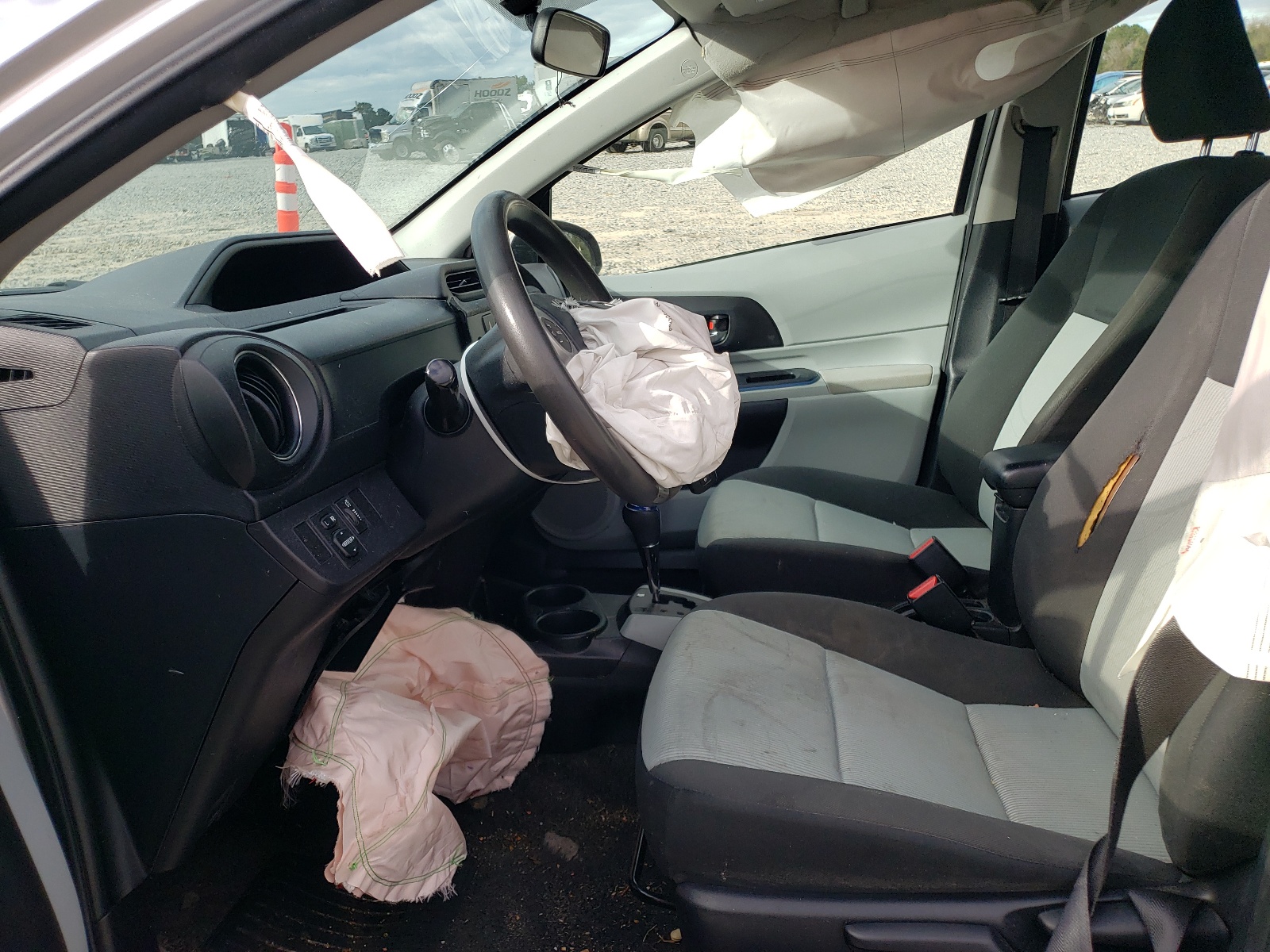 Photo 5 from auction – 2013 TOYOTA PRIUS C with VIN JTDKDTB33D1538455