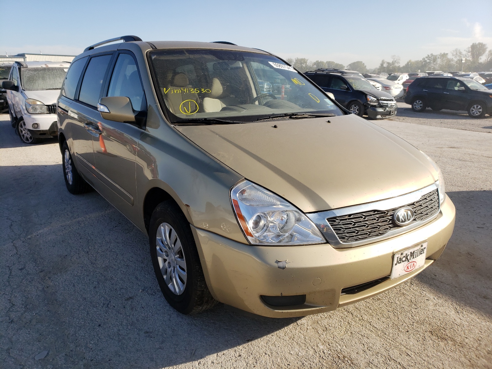 KIA SEDONA LX 2011 with VIN KNDMG4C73B6413530 - Photo from auction