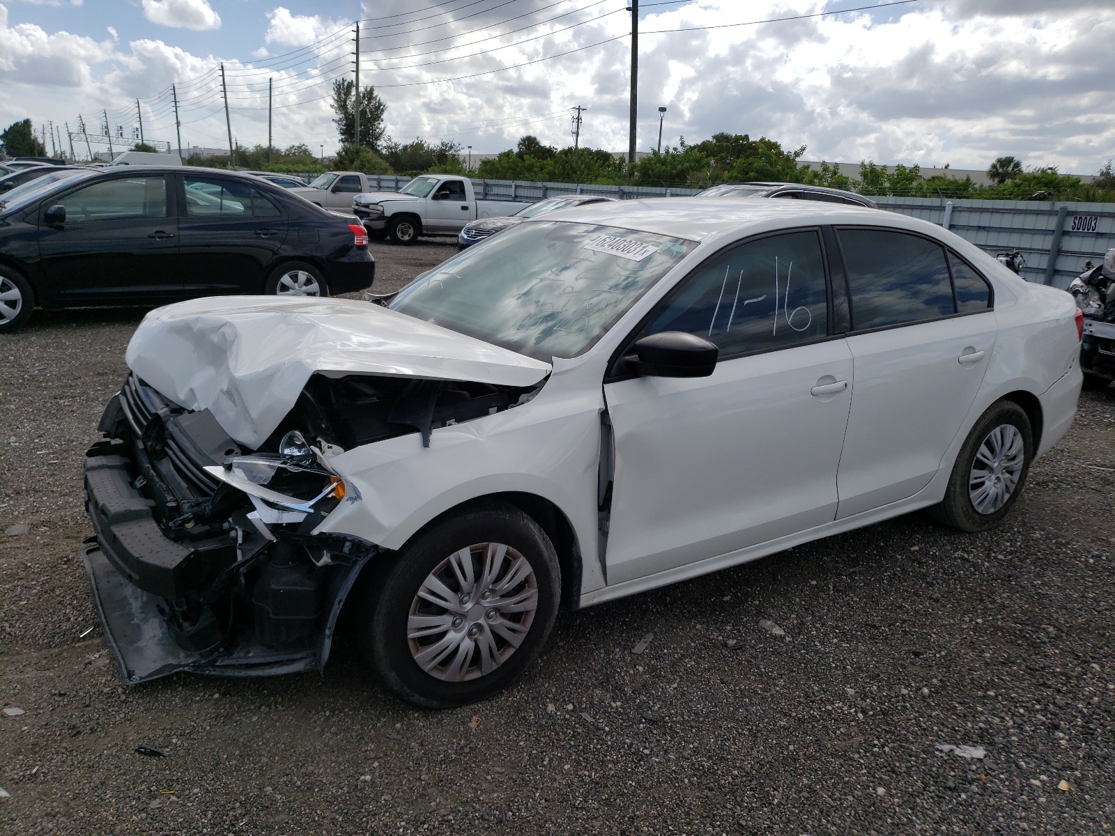 Zdjęcie 2 z aukcji – 2014 VOLKSWAGEN JETTA BASE z VIN 3VW2K7AJ4EM375314