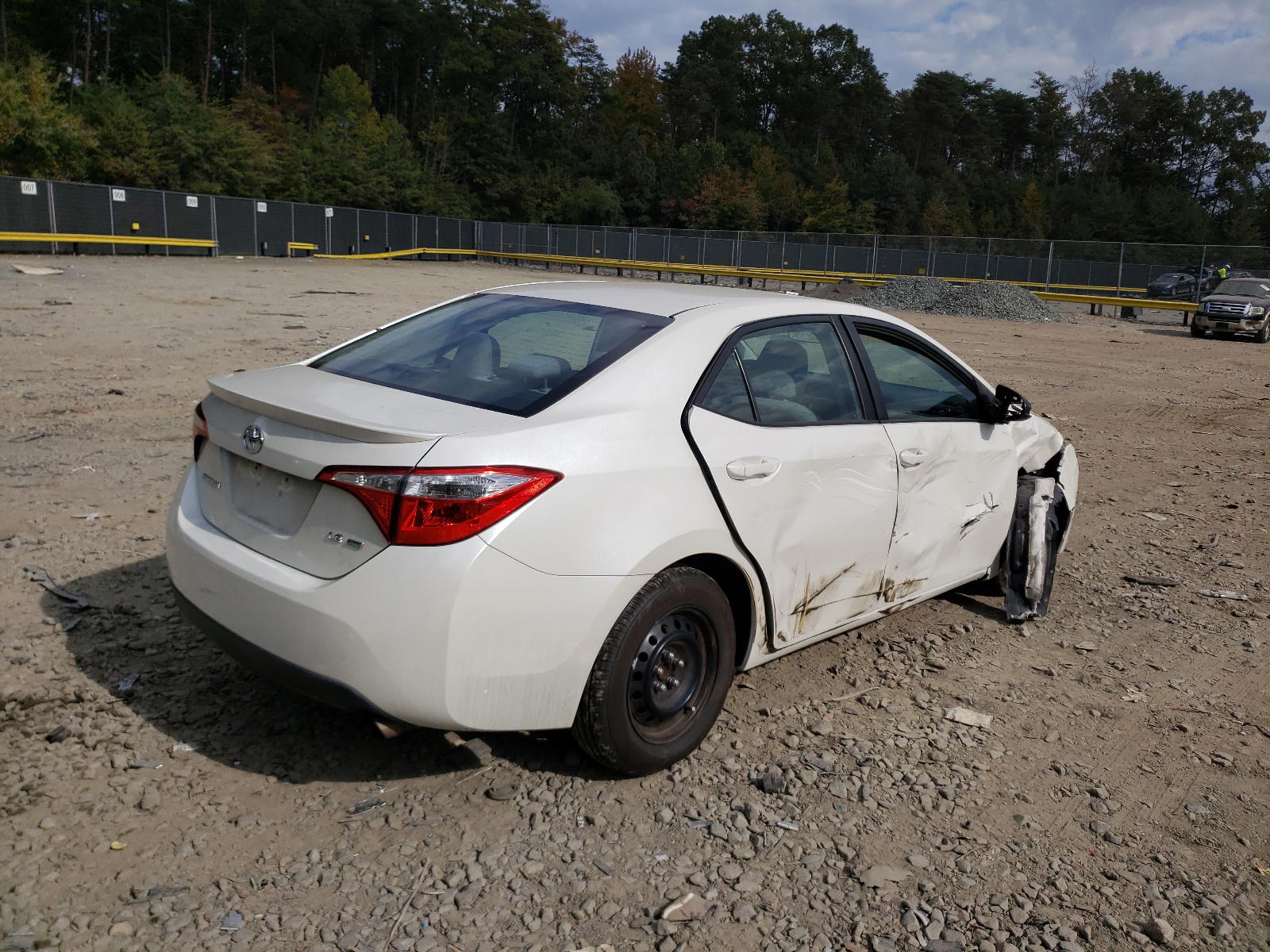 Photo 4 from auction – 2014 TOYOTA COROLLA EC with VIN 5YFBPRHE8EP011110