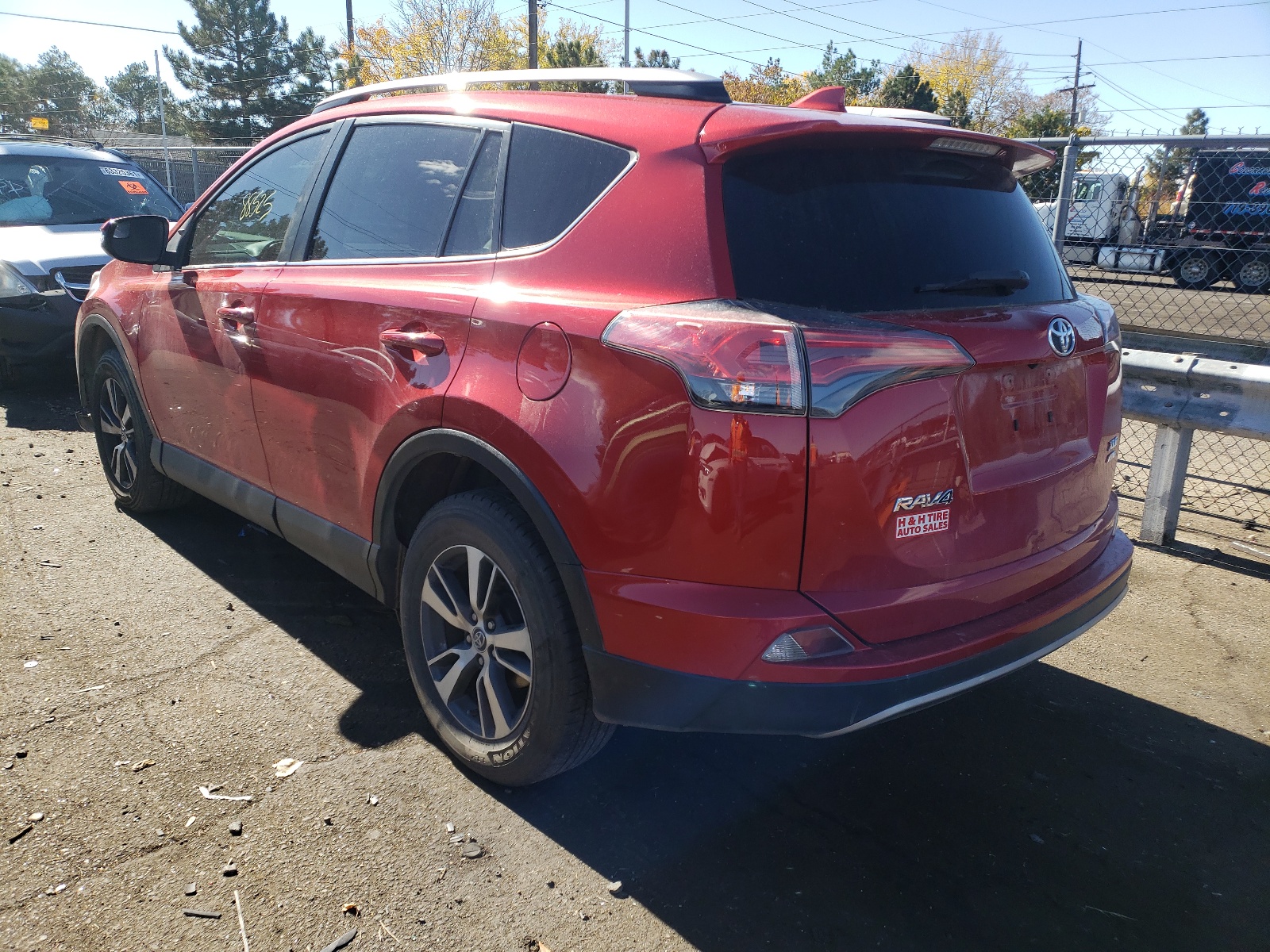 Photo 3 from auction – 2017 TOYOTA RAV4 XLE with VIN 2T3RFREV2HW649708