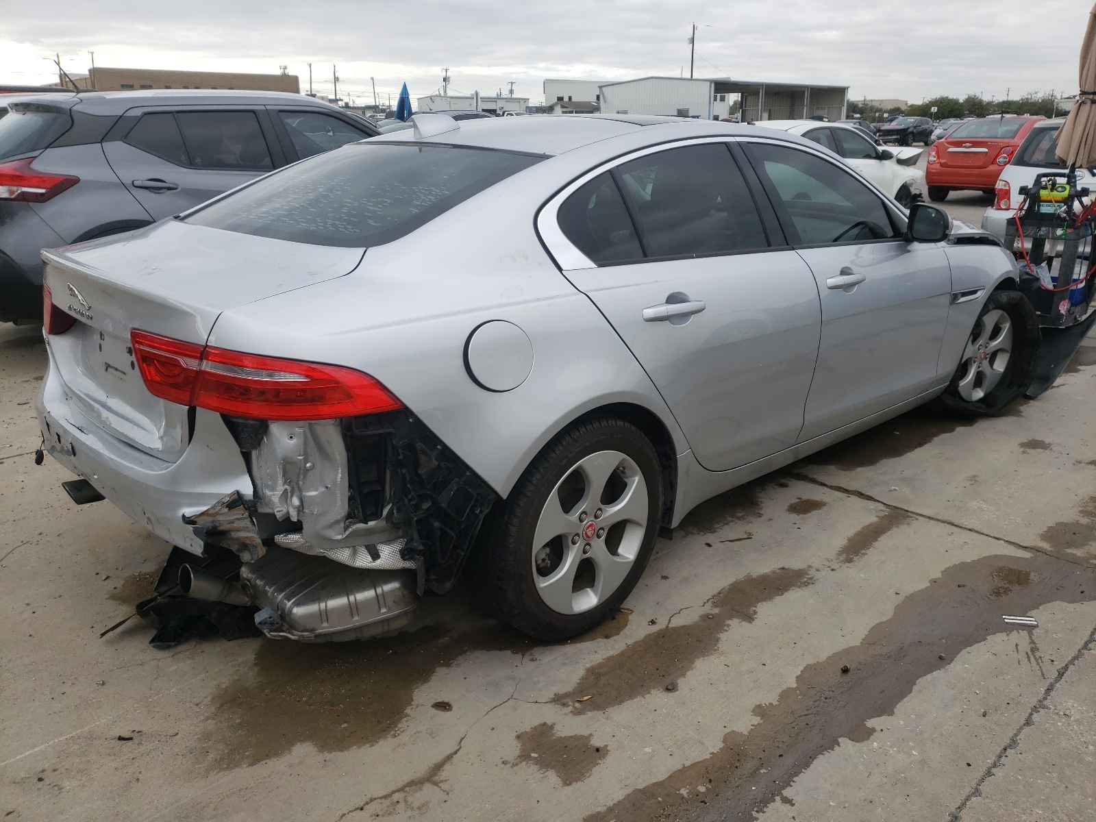 صورة رقم 4 من المزاد - 2017 JAGUAR XE مع VIN SAJAR4BG1HA965162