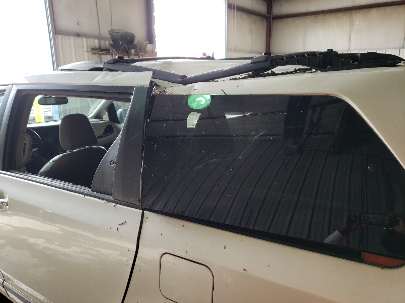 Photo 9 from auction – 2015 TOYOTA SIENNA XLE with VIN 5TDDK3DC2FS122950