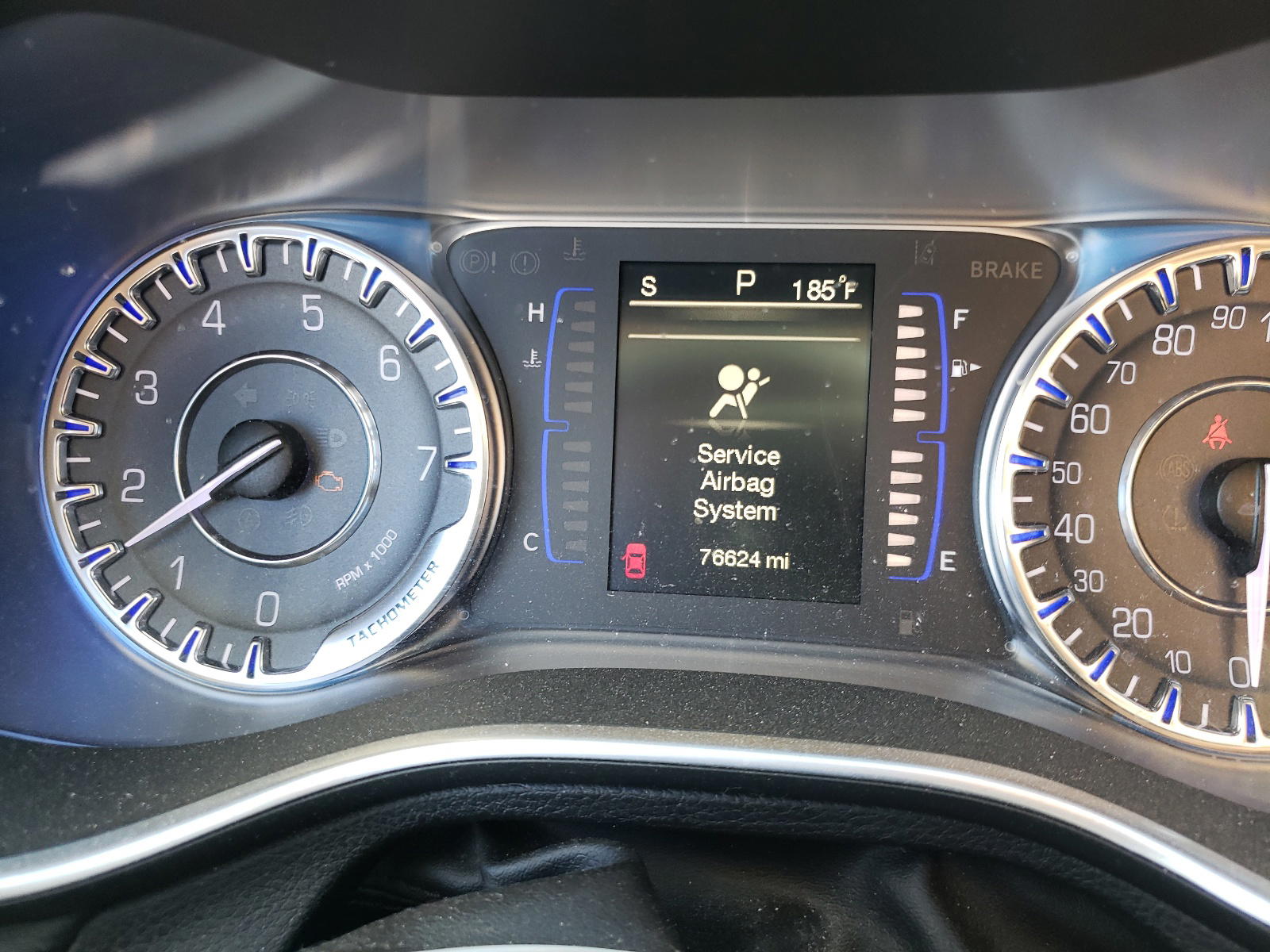 Photo 8 from auction – 2015 CHRYSLER 200 LIMITE with VIN 1C3CCCABXFN652338