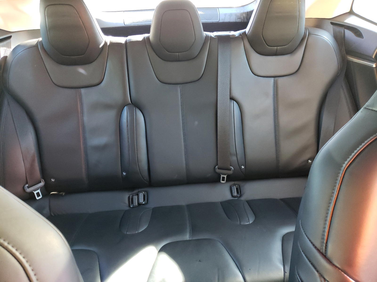 Photo 6 from auction – 2015 TESLA MODEL S 85 with VIN 5YJSA1H24FF082231