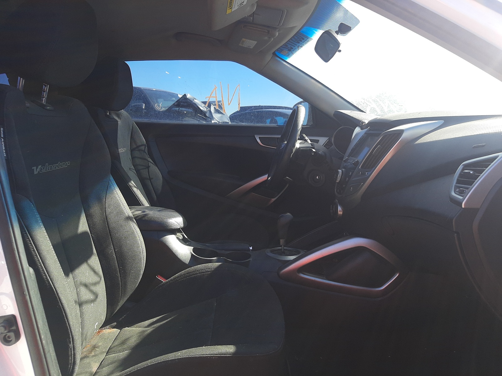 Photo 5 from auction – 2015 HYUNDAI VELOSTER with VIN KMHTC6AD6FU228493