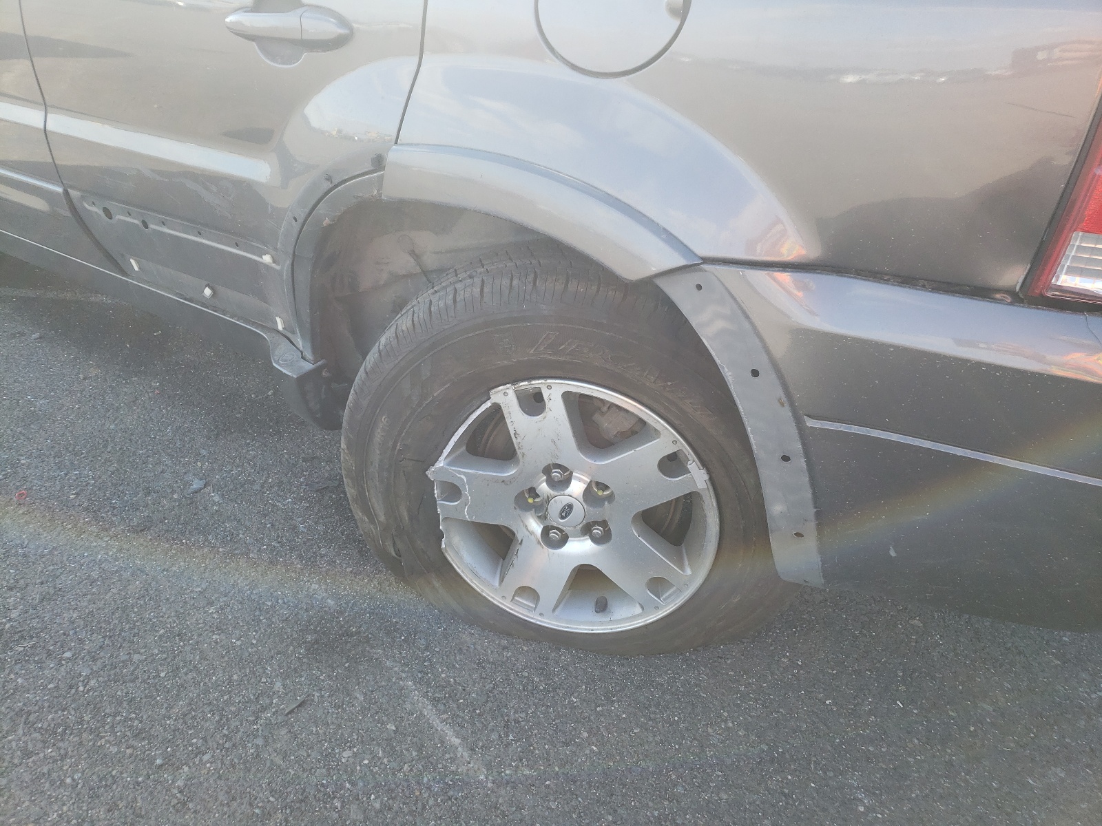 Фото 9 с аукциона – 2005 FORD ESCAPE LIM с VIN 1FMCU94165KD74645