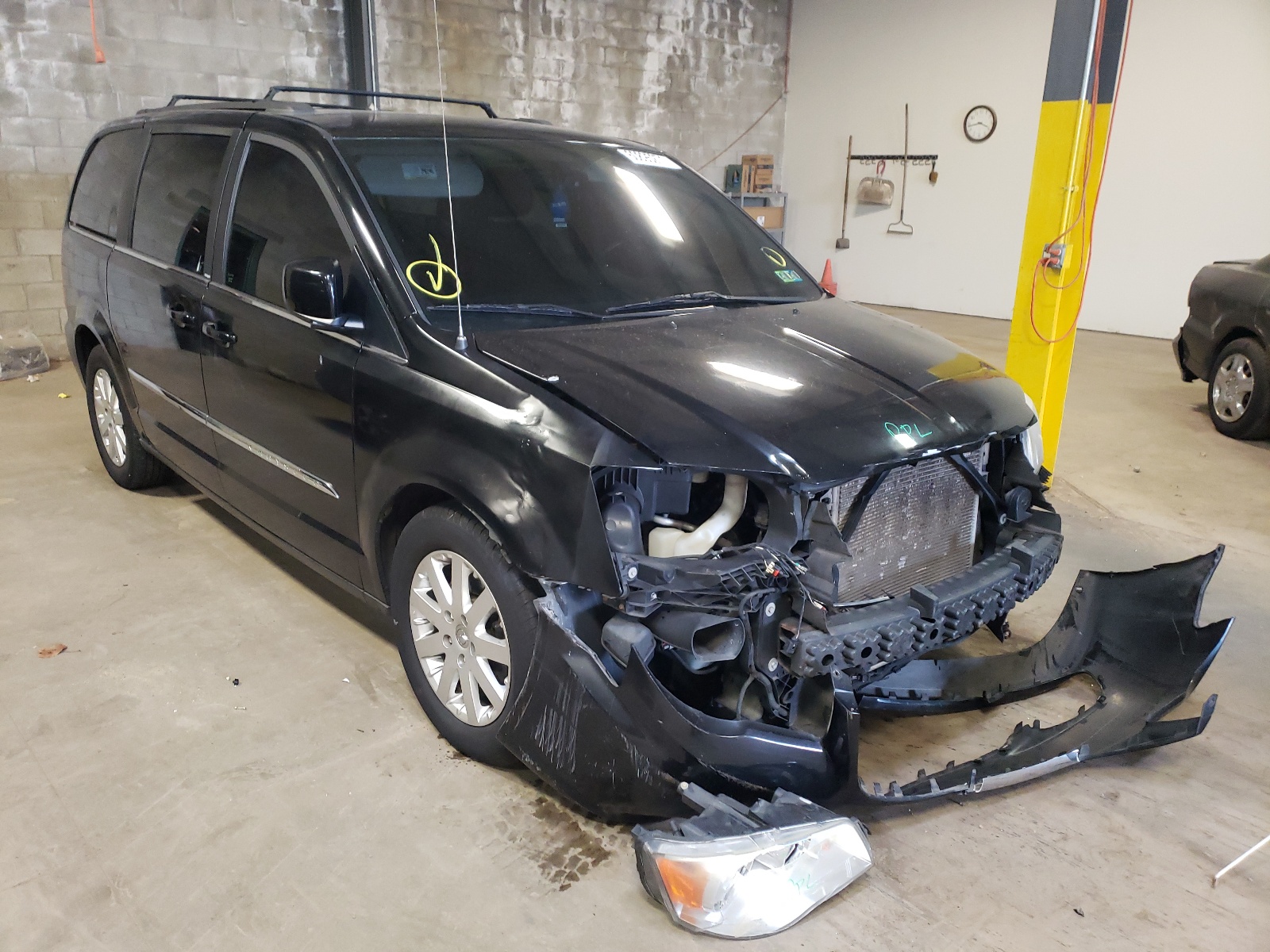 CHRYSLER TOWN & COU 2013 with VIN 2C4RC1BG9DR677462 - Photo from auction