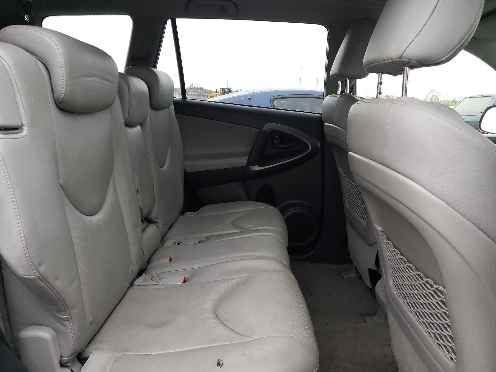 Photo 6 from auction – 2010 TOYOTA RAV4 LIMIT with VIN JTMDF4DV2A5033163
