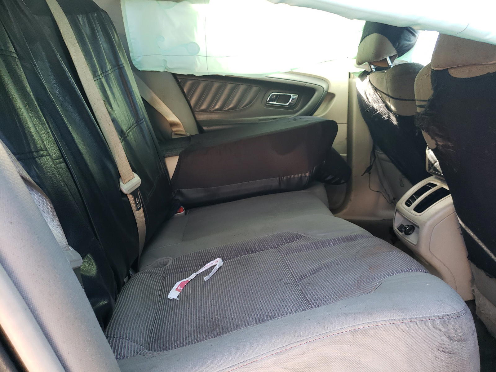 Photo 6 from auction – 2011 FORD TAURUS SEL with VIN 1FAHP2HW9BG134296