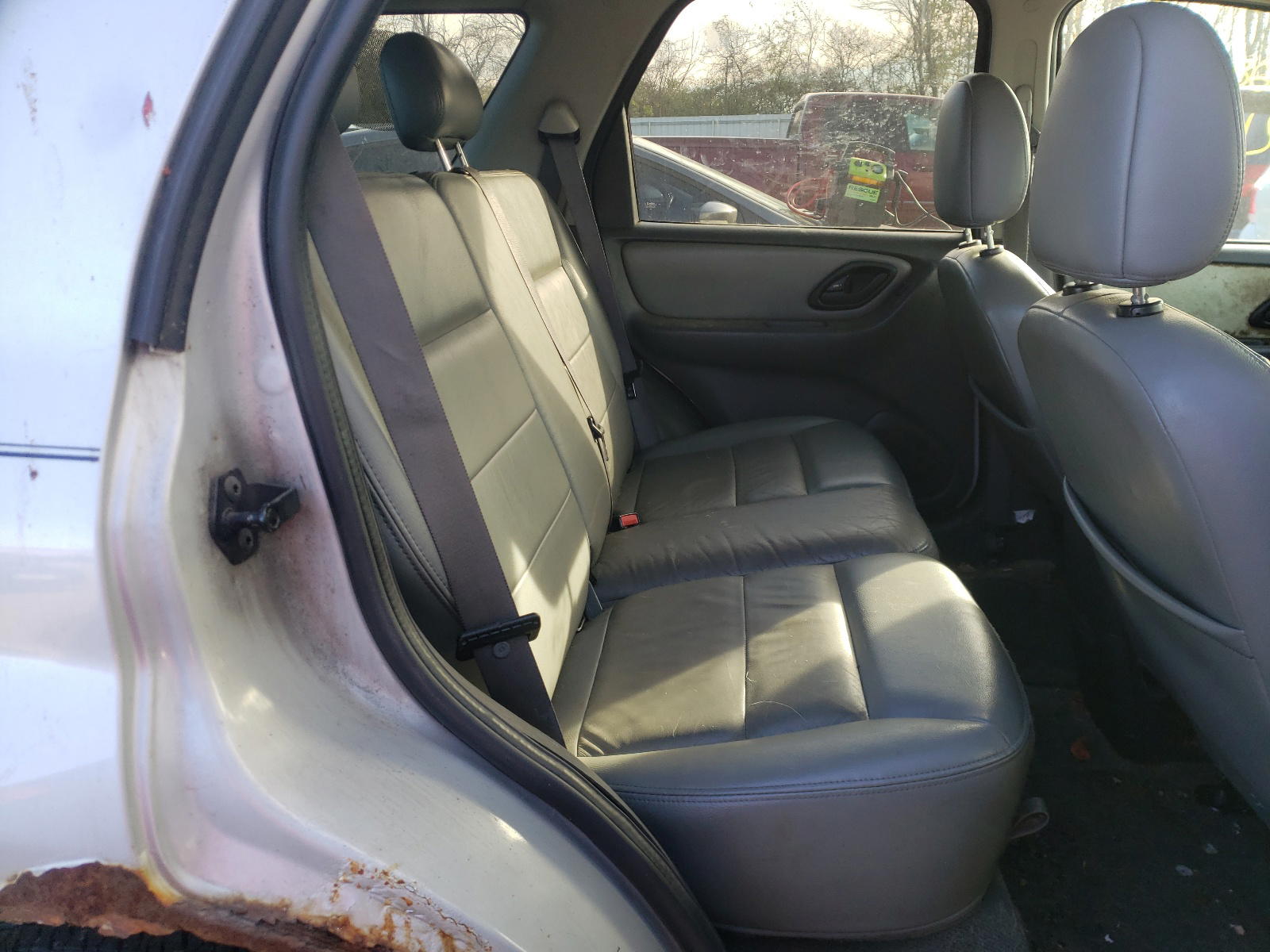 Photo 6 from auction – 2005 FORD ESCAPE with VIN 1FMYU93155KD73185
