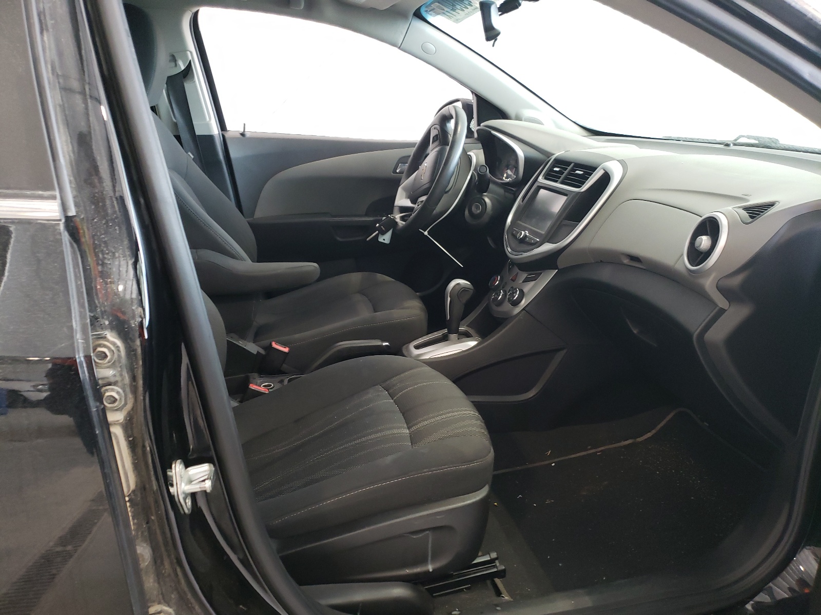 Zdjęcie 5 z aukcji – 2017 CHEVROLET SONIC LT z VIN 1G1JD5SG2H4102123