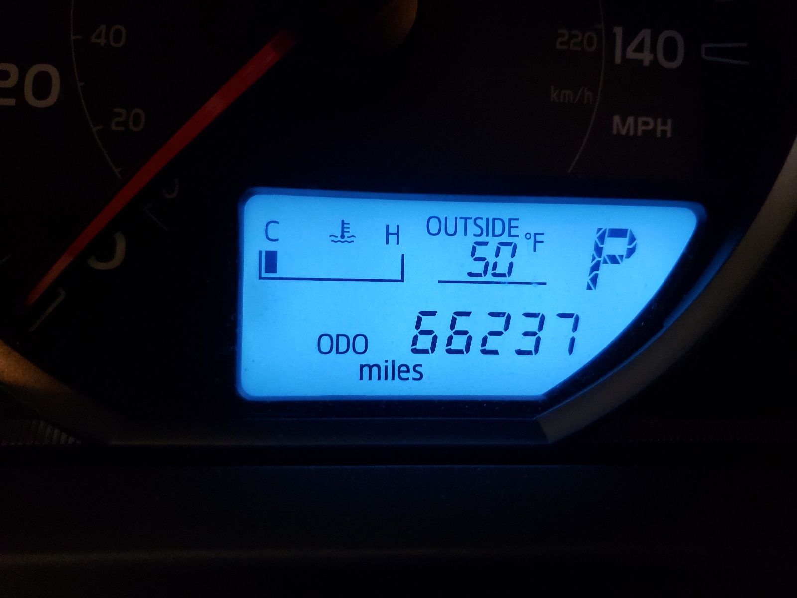 Photo 8 from auction – 2014 TOYOTA RAV4 XLE with VIN JTMWFREV9ED039770