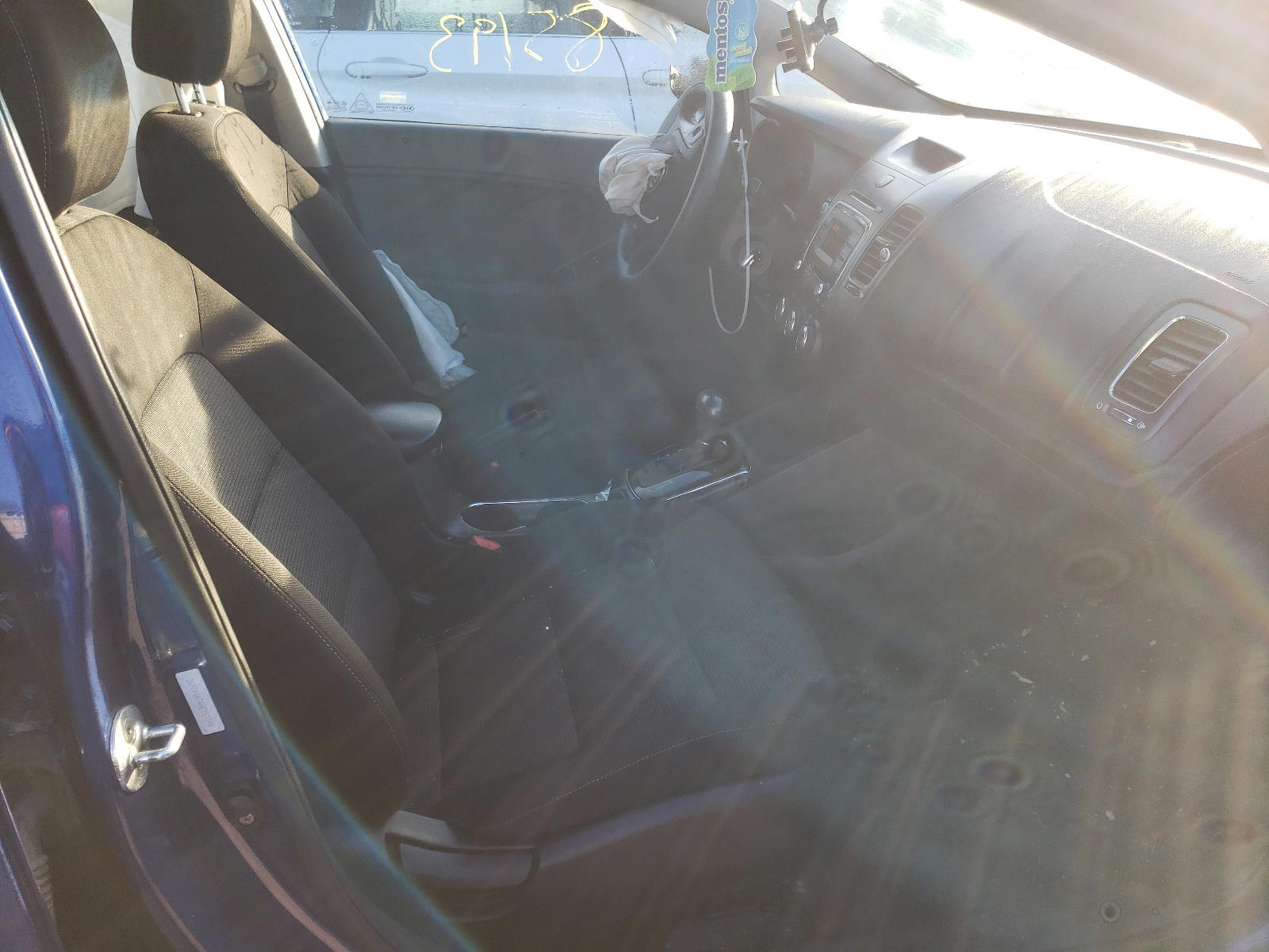 Photo 5 from auction – 2017 KIA FORTE LX with VIN 3KPFK4A74HE157394