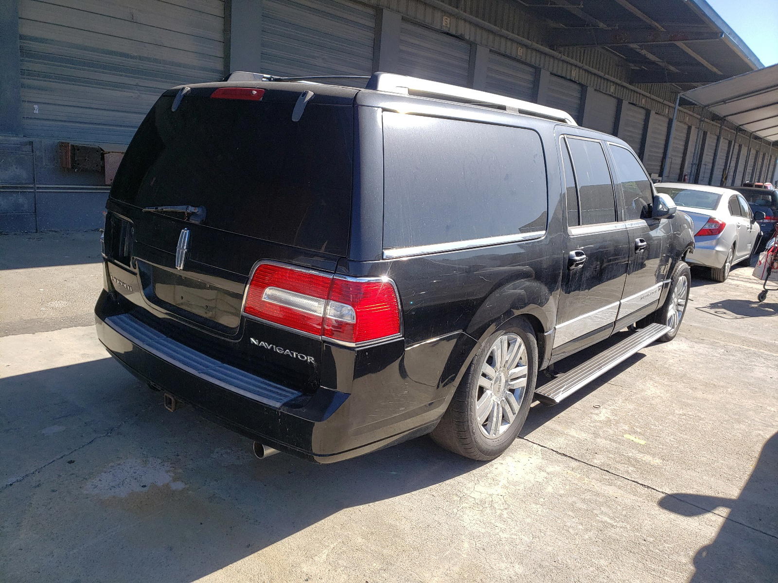 Photo 4 from auction – 2008 LINCOLN NAVIGATOR with VIN 5LMFL28558LJ16200