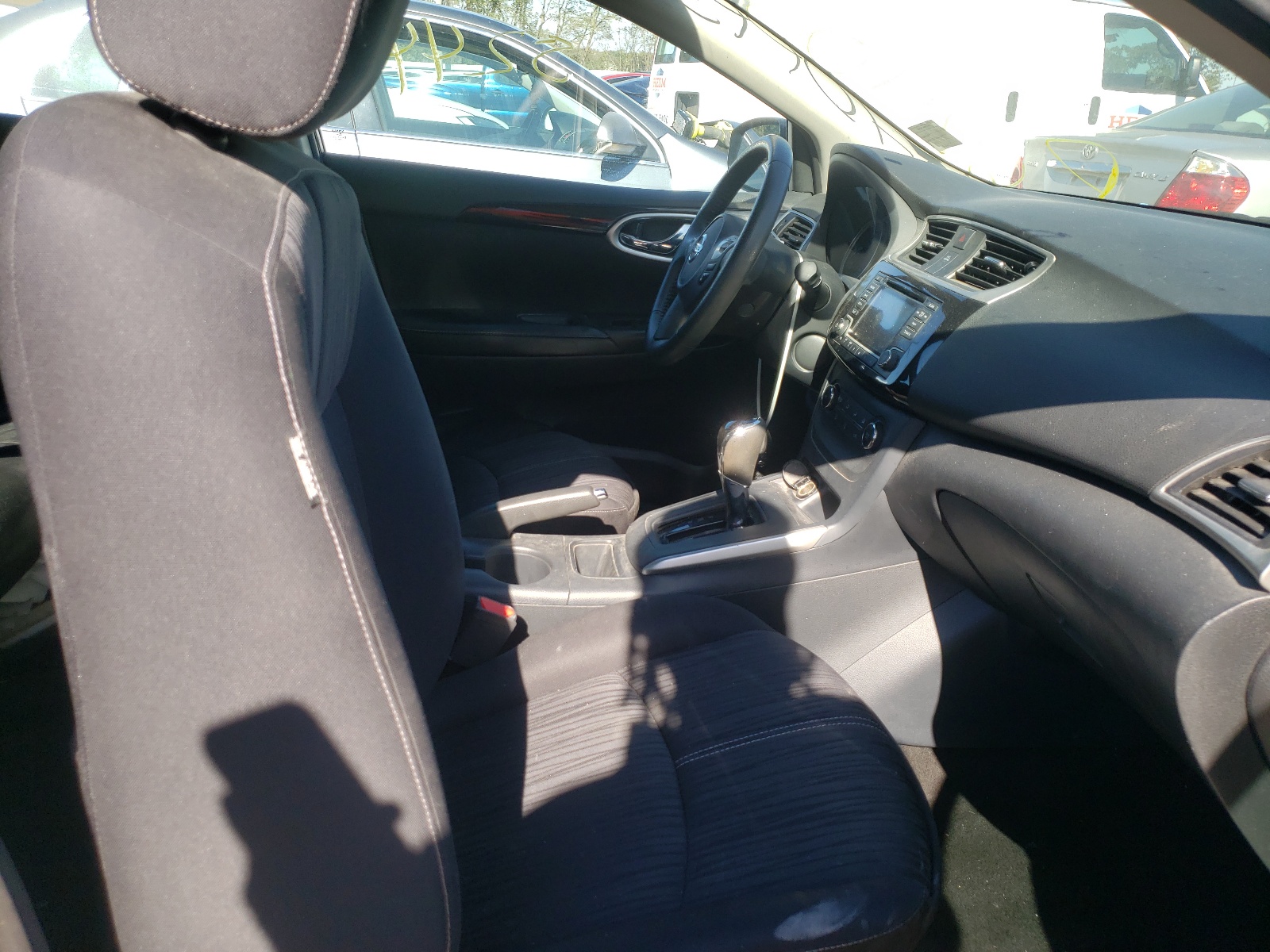 Photo 5 from auction – 2016 NISSAN SENTRA S with VIN 3N1AB7AP2GY254380