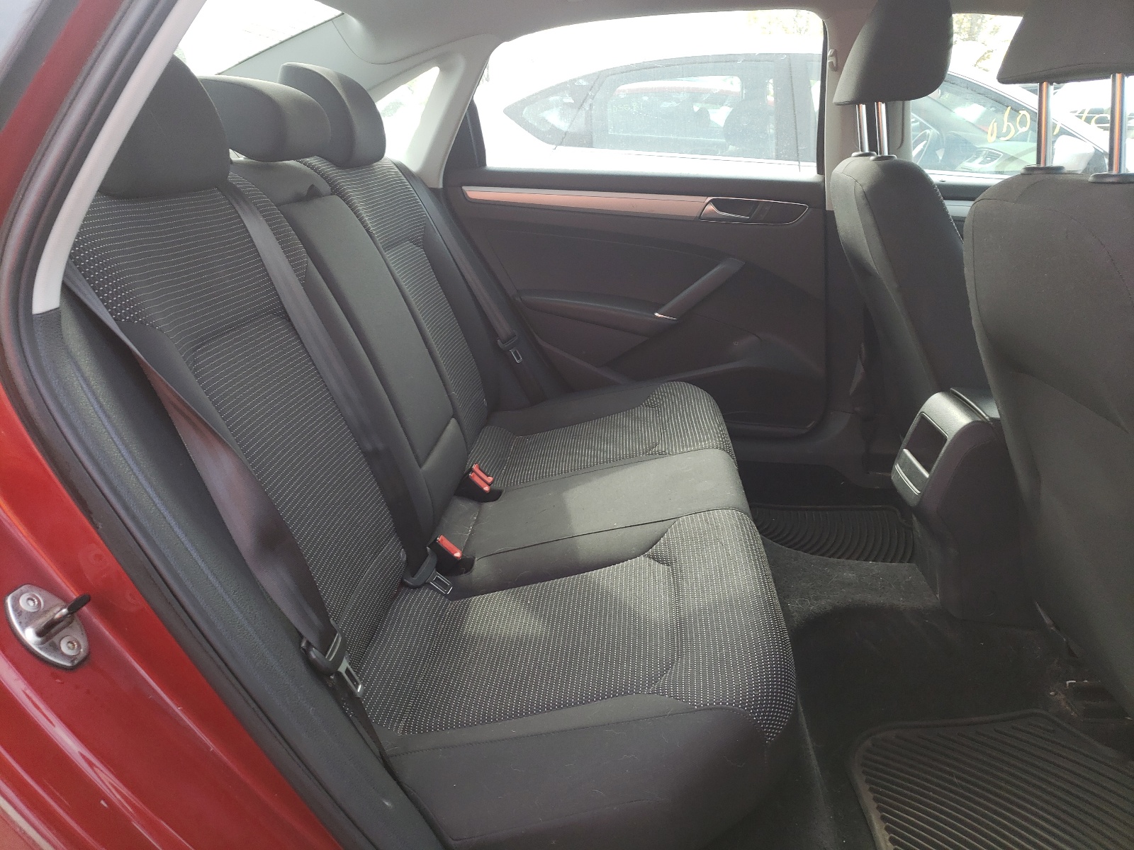 Photo 6 from auction – 2016 VOLKSWAGEN PASSAT S with VIN 1VWAS7A30GC061046