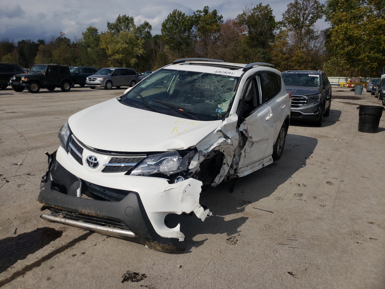 Zdjęcie 2 z aukcji – 2015 TOYOTA RAV4 XLE z VIN JTMRFREVXFD097983