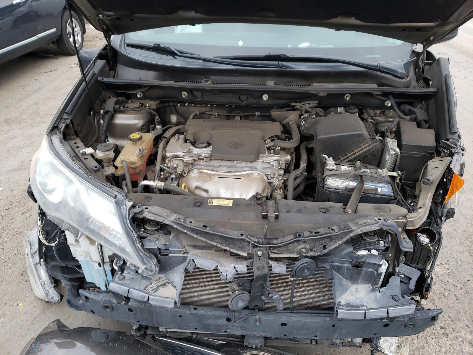 Photo 7 from auction – 2015 TOYOTA RAV4 LE with VIN 2T3BFREV5FW256445
