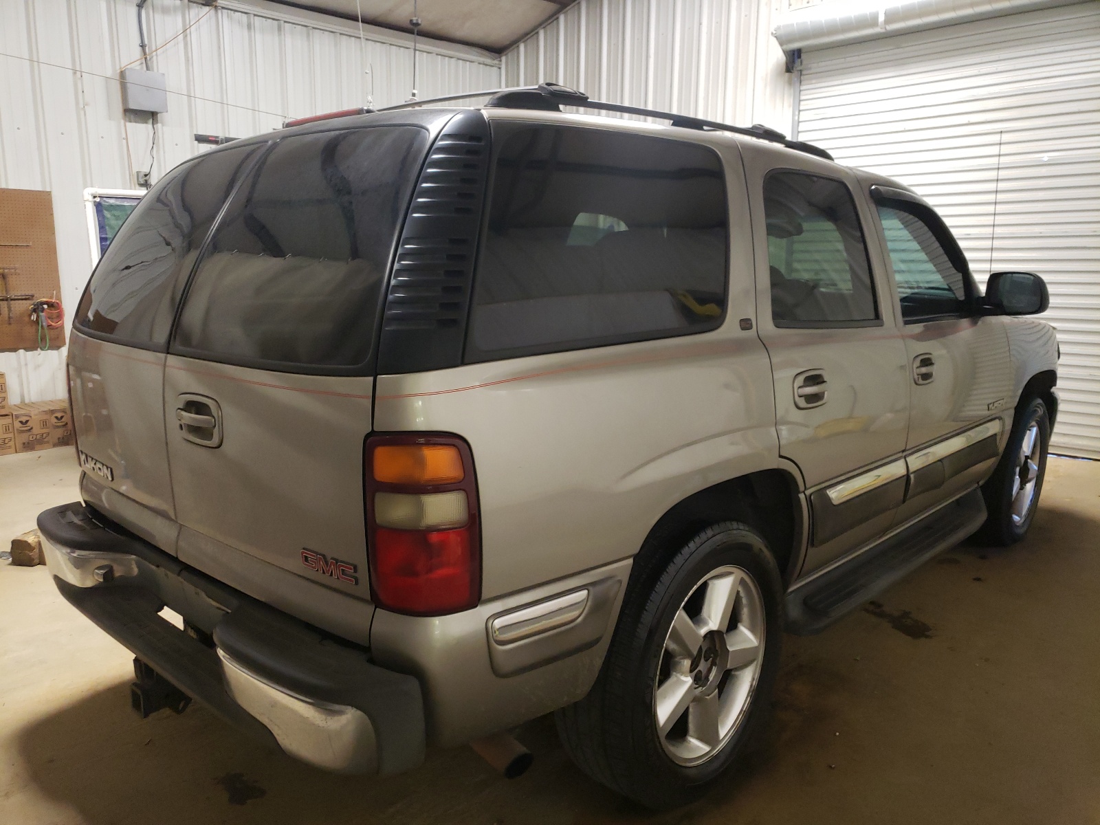 Photo 4 from auction – 2000 GMC YUKON with VIN 1GKEC13T9YJ134136