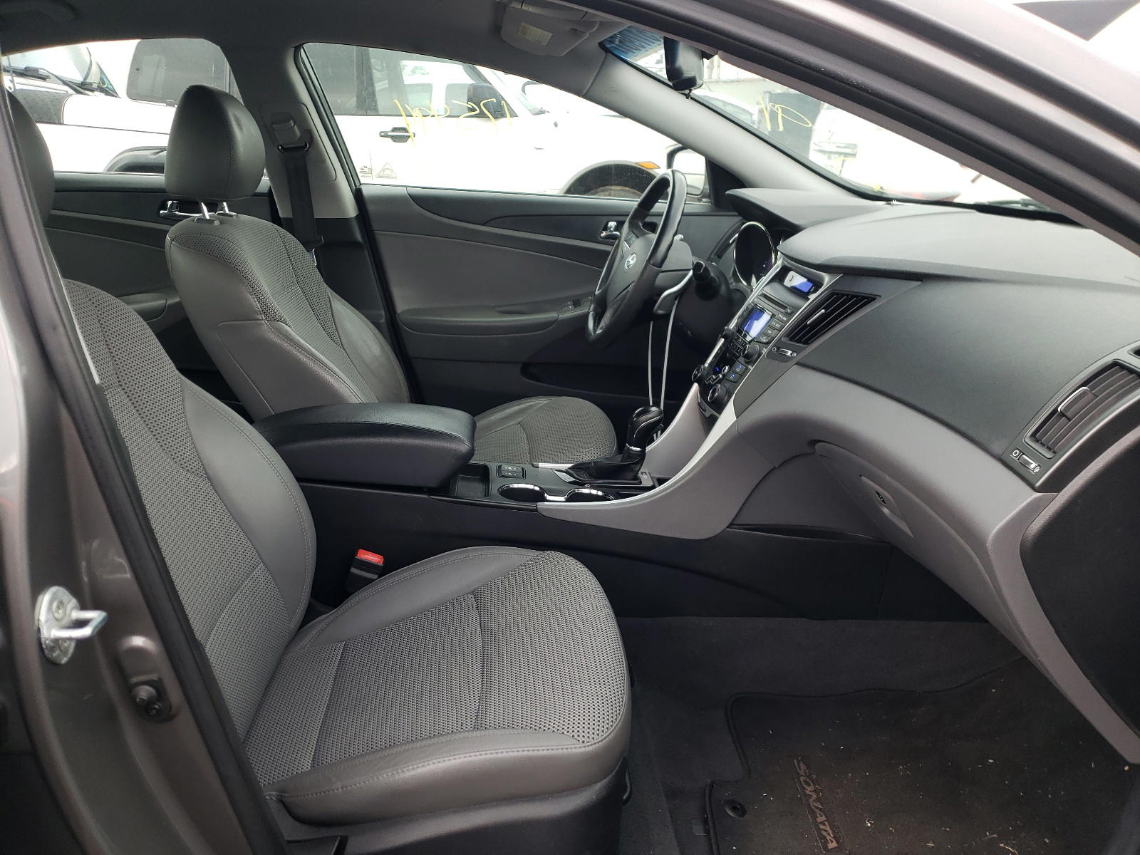 Photo 5 from auction – 2013 HYUNDAI SONATA SE with VIN 5NPEC4AC0DH535447