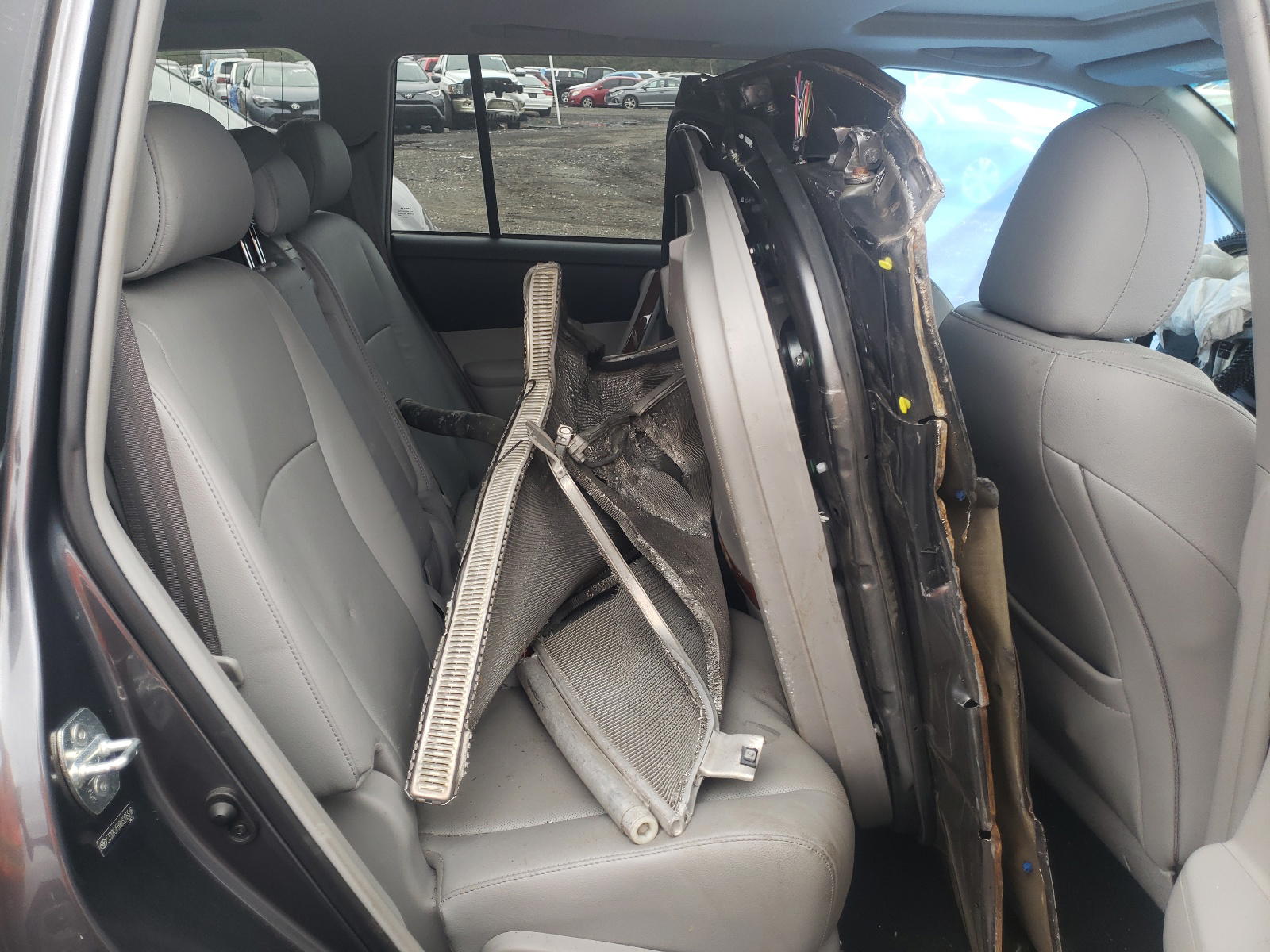Photo 6 from auction – 2013 TOYOTA HIGHLANDER with VIN 5TDDK3EH8DS205516