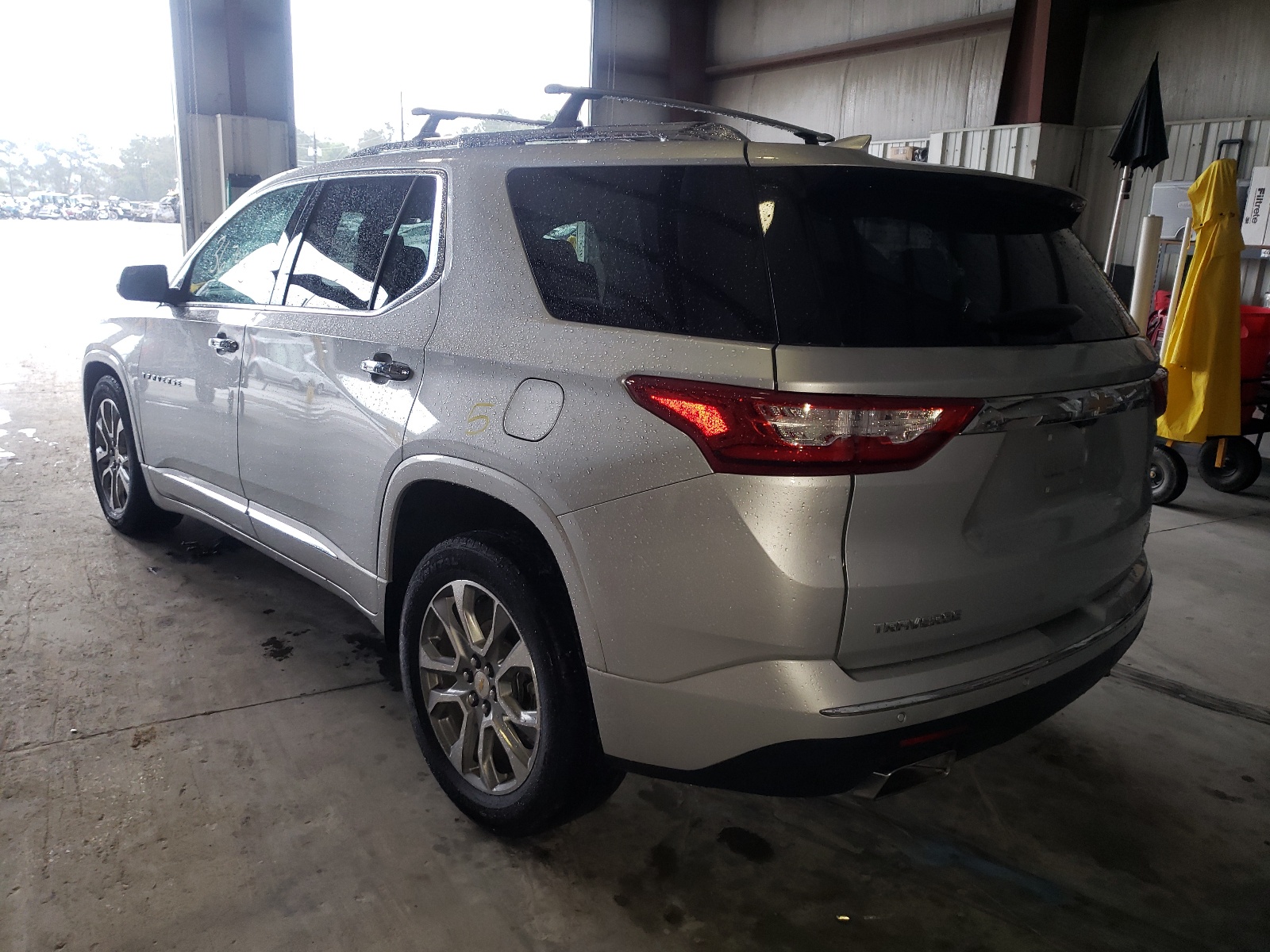 Photo 3 from auction – 2019 CHEVROLET TRAVERSE with VIN 1GNERKKW7KJ207675