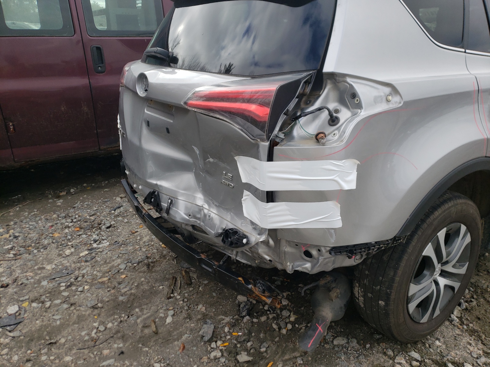Photo 9 from auction – 2018 TOYOTA RAV4 LE with VIN JTMBFREV0JJ260023