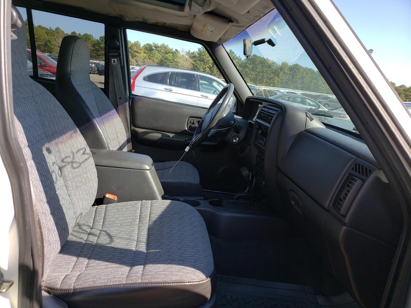 Photo 19 from auction – 2000 JEEP CHEROKESPT with VIN 1J4FF48S0YL195639